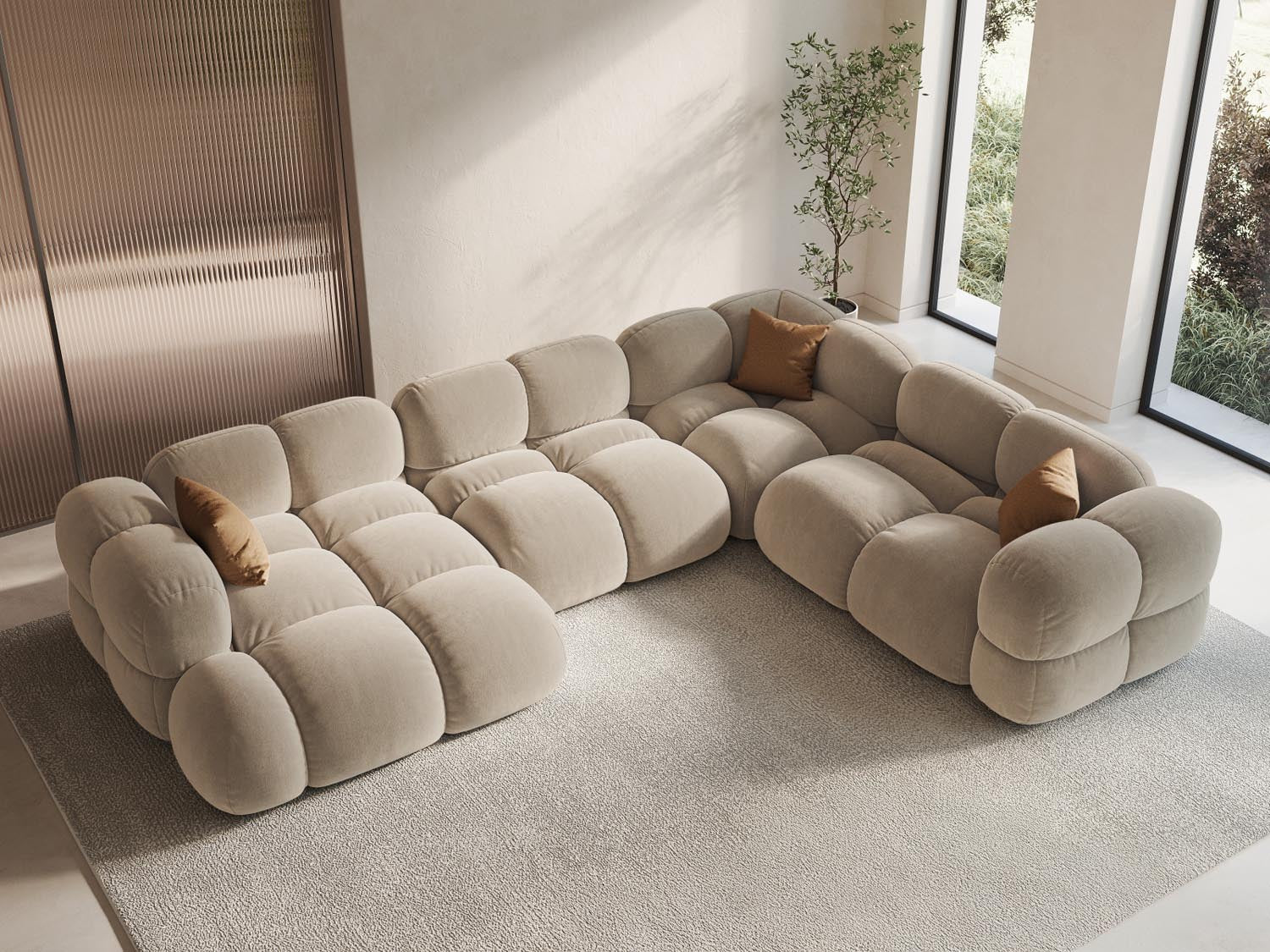 Elegantes Loretto Velour Panoramic Ecksofa in Light Beige-Vogue, ideal für stilvolle Wohnräume, präsentiert in einem modernen Ambiente.