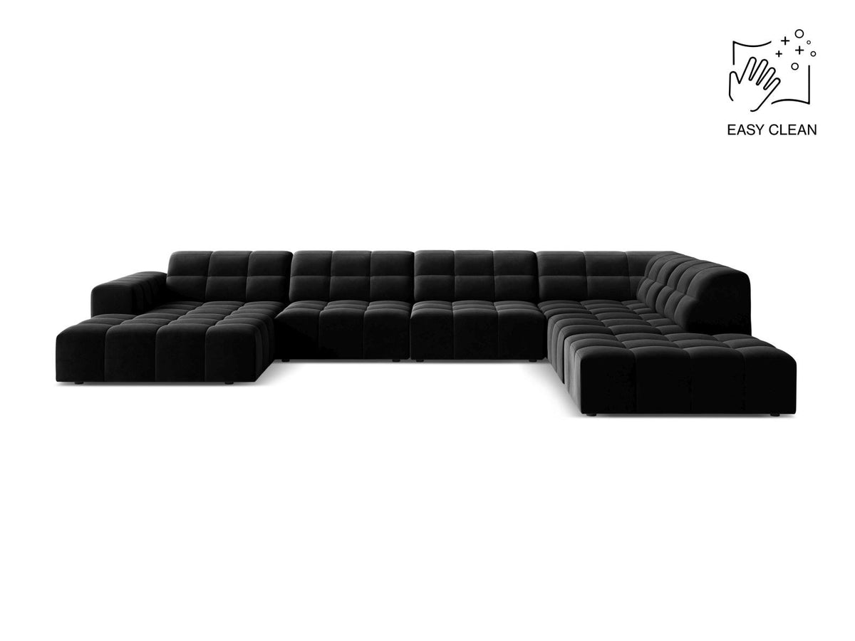 Ecksofa rechts von Cosmopolitan Design in Samtvelours Light Beige, Panoramaform mit Récamiere und schwarzen Kunststoffbeinen.