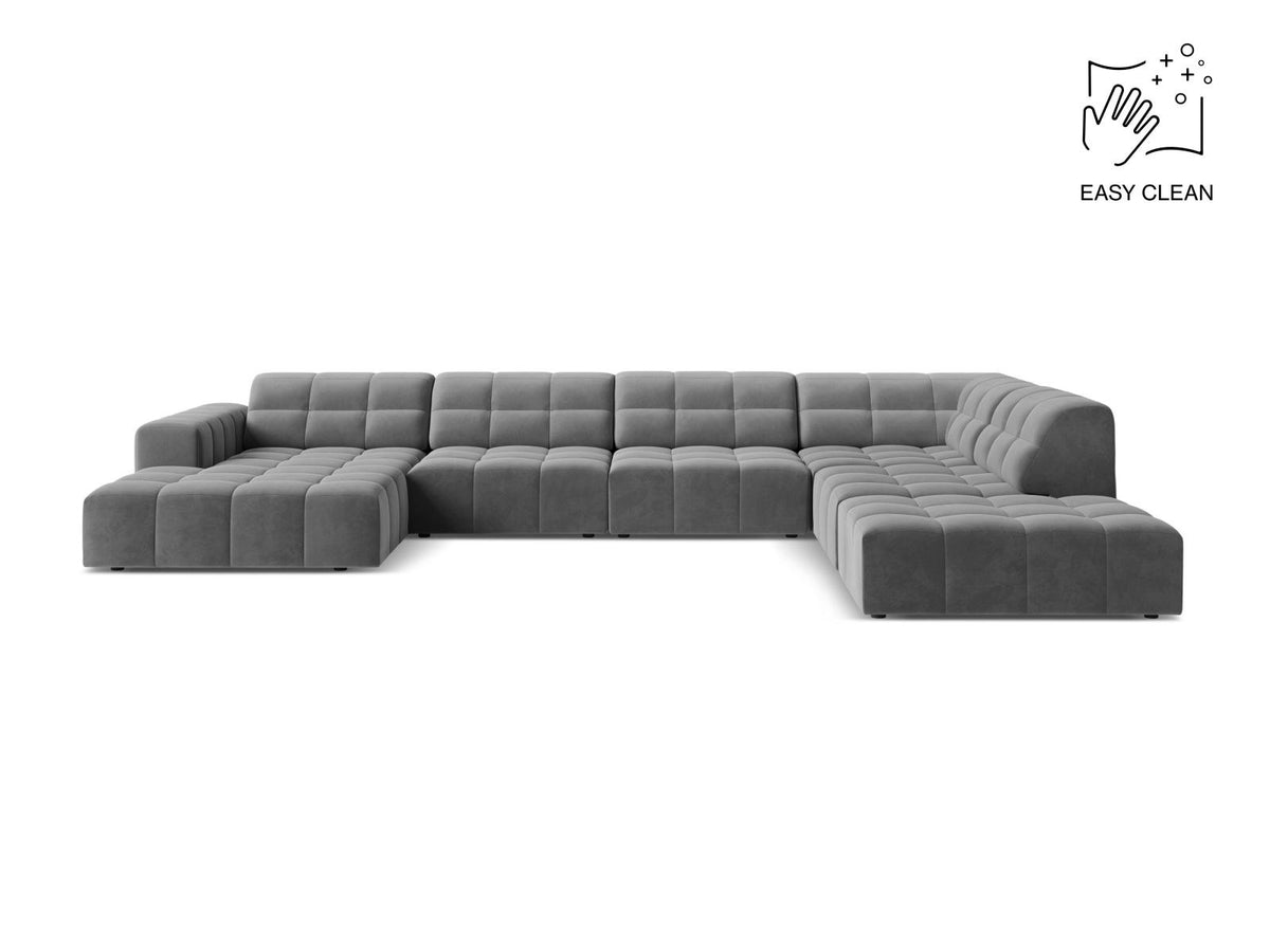 Ecksofa rechts von Cosmopolitan Design in Samtvelours Light Beige, Panoramaform mit Récamiere und schwarzen Kunststoffbeinen.