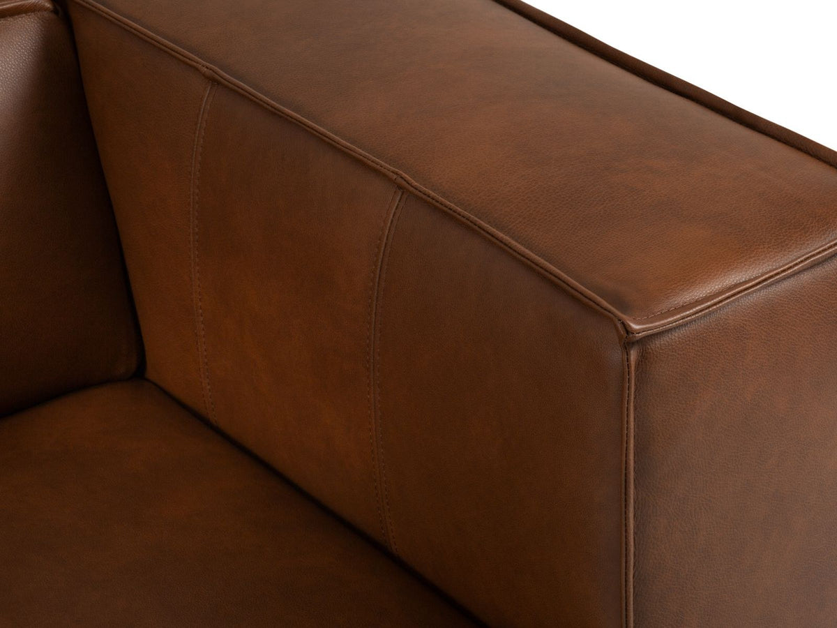 Cosmopolitan Design Turin Panorama-Ecksofa rechts aus Rindsleder in Grey Brown-Granada, mit Massivholzrahmen und Beinen aus Buchenholz.