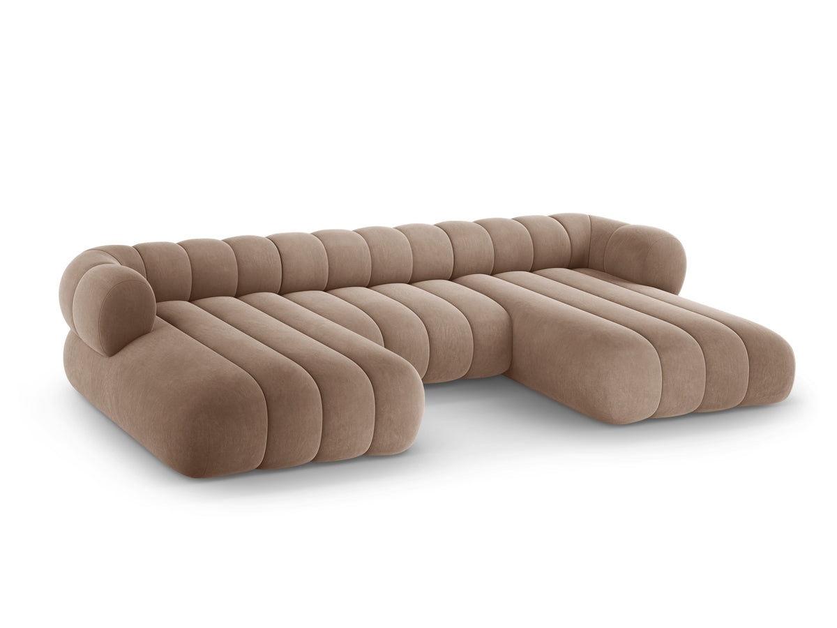 Koge Velour Panoramic Sofa 6 Sitzer 165cm in Dark Beige-Vogue präsentiert im Onlineshop von KAQTU Design AG. 3er Sofa ist von Cosmopolitan Design