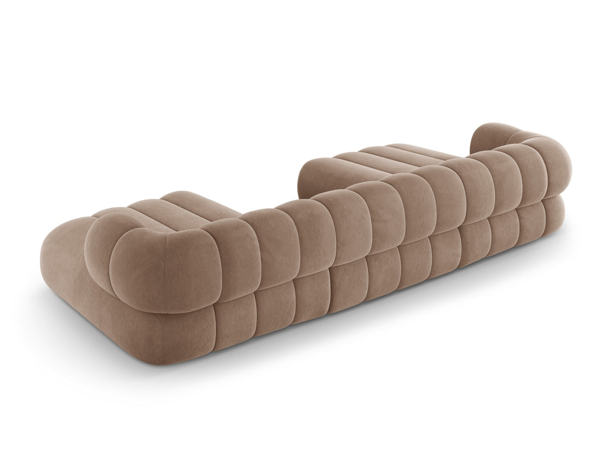 Koge Velour Panoramic Sofa 6 Sitzer 165cm in Dark Beige-Vogue präsentiert im Onlineshop von KAQTU Design AG. 3er Sofa ist von Cosmopolitan Design