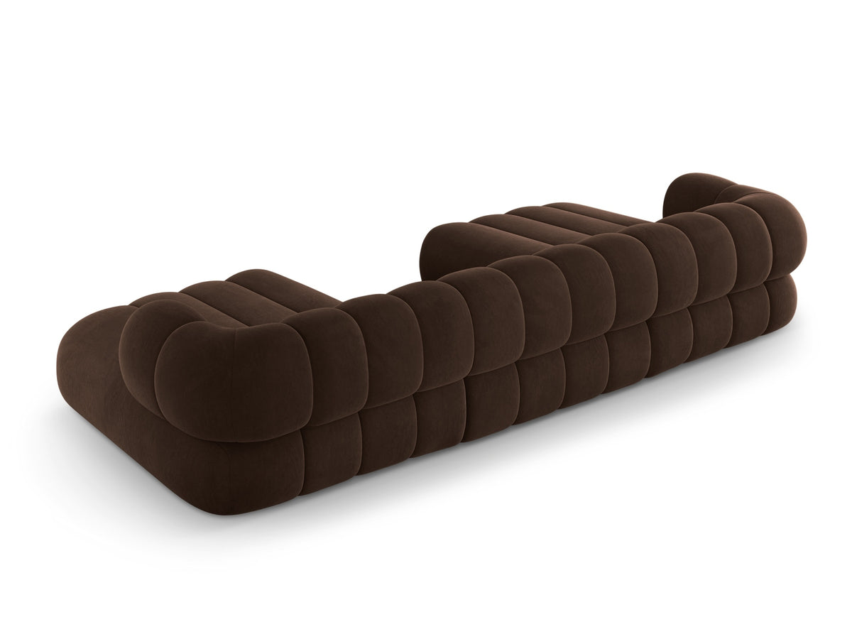 Koge Velour Panoramic Sofa 6 Sitzer 165cm in Chocolate-Vogue präsentiert im Onlineshop von KAQTU Design AG. 3er Sofa ist von Cosmopolitan Design