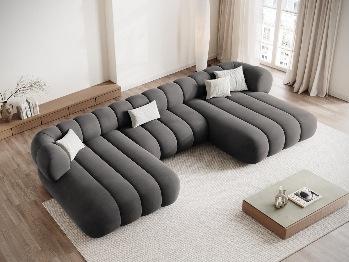 Koge Velour Panoramic Sofa 6 Sitzer 165cm in Grey-Vogue präsentiert im Onlineshop von KAQTU Design AG. 3er Sofa ist von Cosmopolitan Design