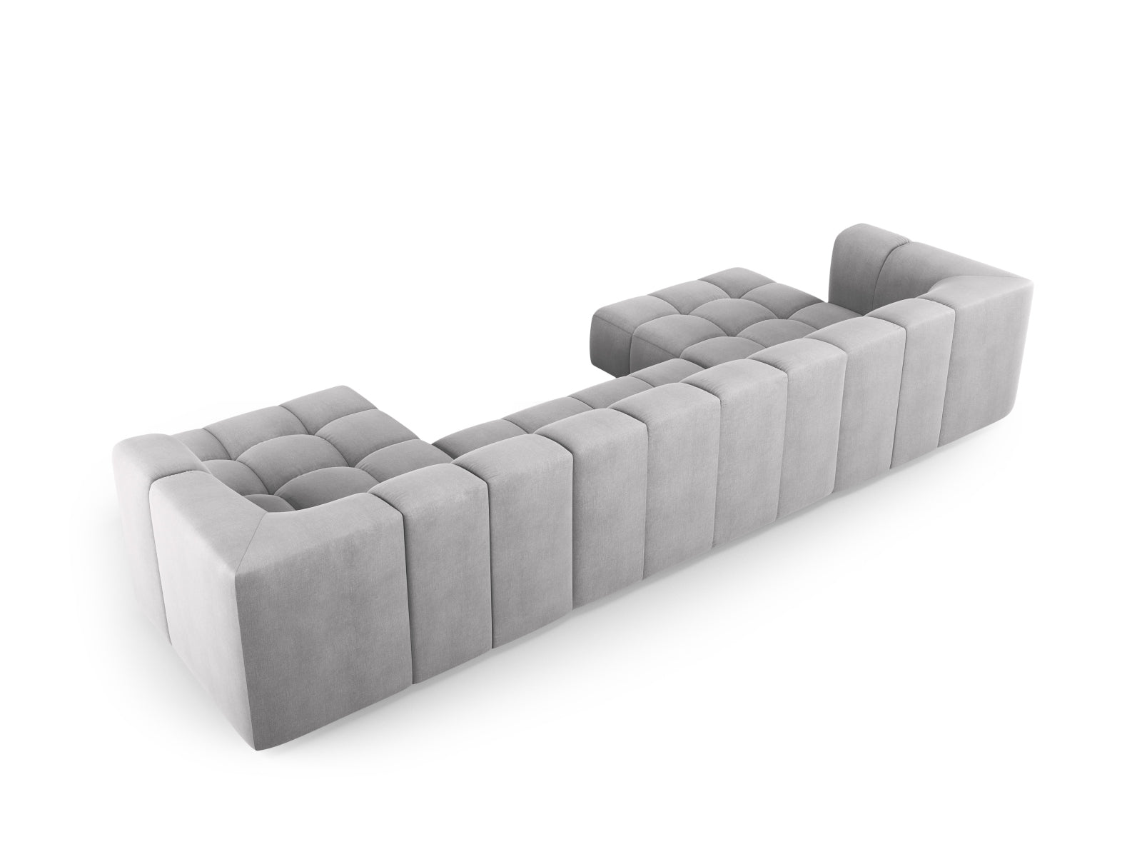 Stilvolle 5-Sitzer Panoramabank Moritz in sanftem Grau, perfekt für gemütliche Wohnzimmer und moderne Einrichtung. Hochwertiges Ecksofa von Cosmopolitan Design.