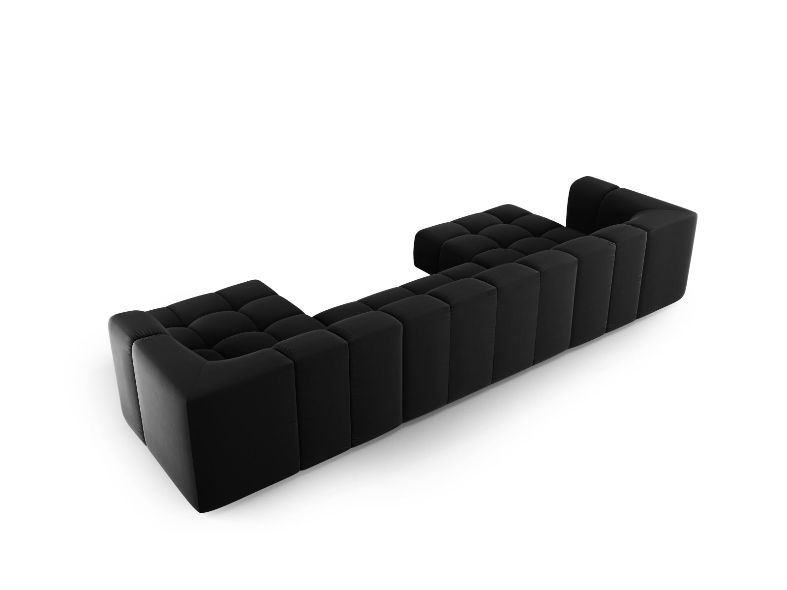 Geräumiges Panoramic Sofa Moritz in edlem Black-Bluvel, perfekt für gesellige Runden und stilvolle Einrichtungsideen.