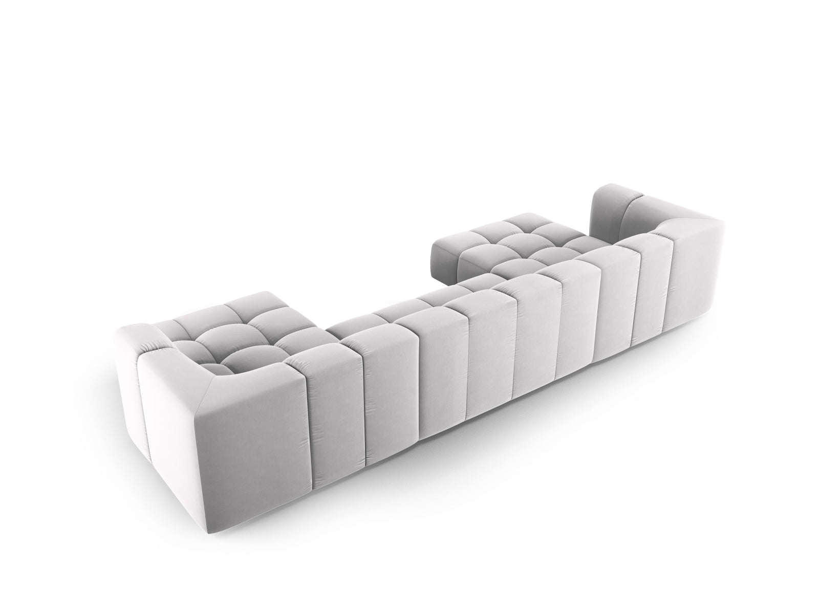 Geräumiges Panoramic Sofa Moritz in edlem Silver-Bluvel, perfekt für gesellige Runden und stilvolle Einrichtungsideen.