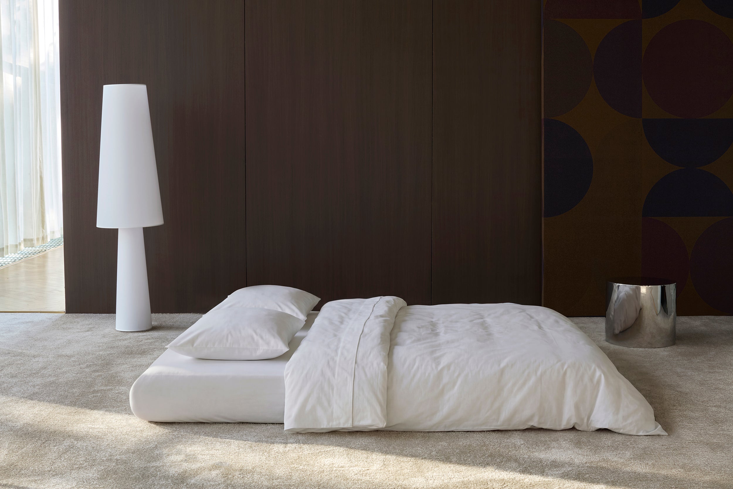 Circlus Tagesbett L-Shaped Armlehnen in 410 Esina Almond präsentiert im Onlineshop von KAQTU Design AG. Bettsofa ist von Innovation Living