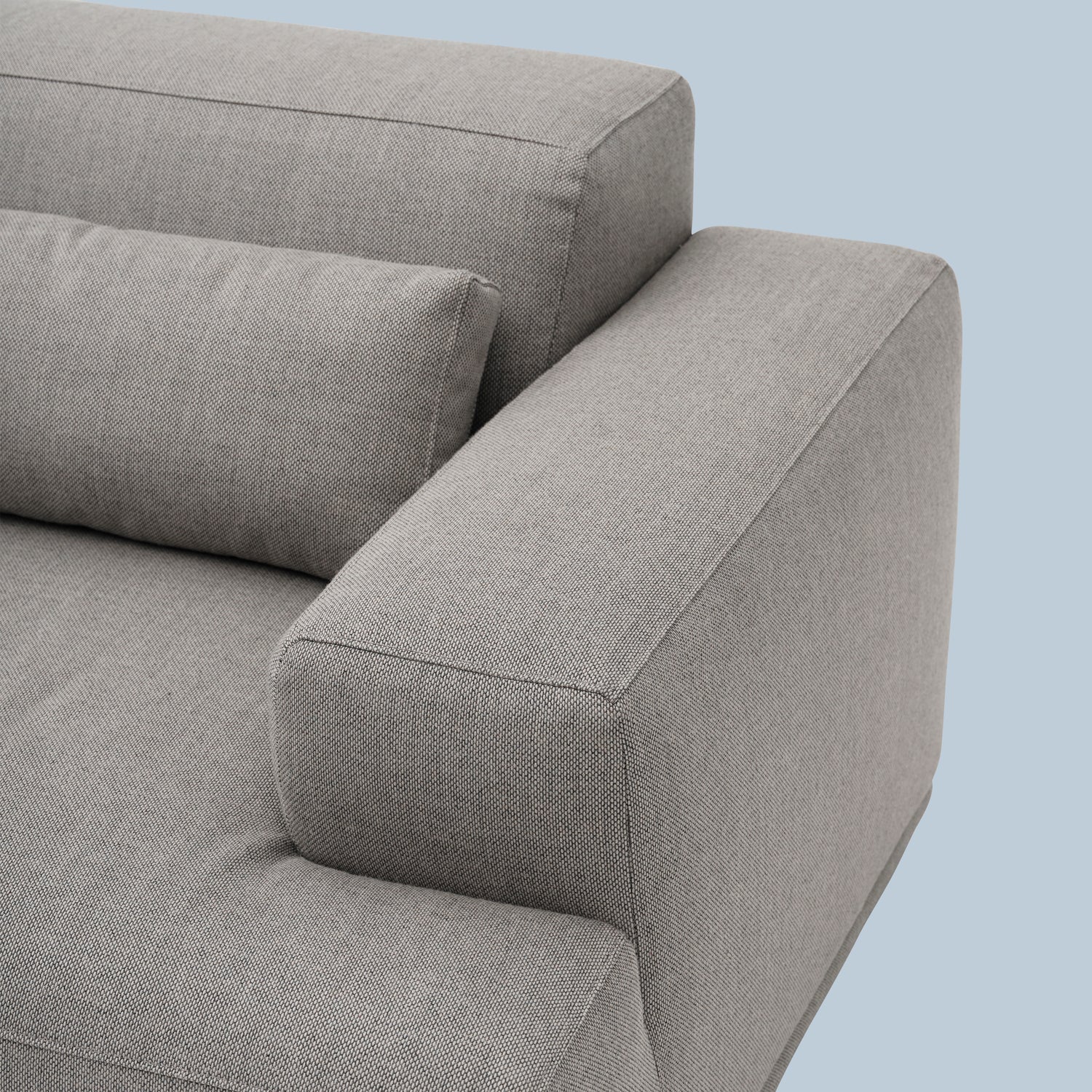 2er Connect Soft Sofa von Muuto, modernes Design, gepolstert in nachhaltigem Kvadrat Re-Wool 128, mit weichen Kissen und klaren Linien, Ausstellungsstück.
