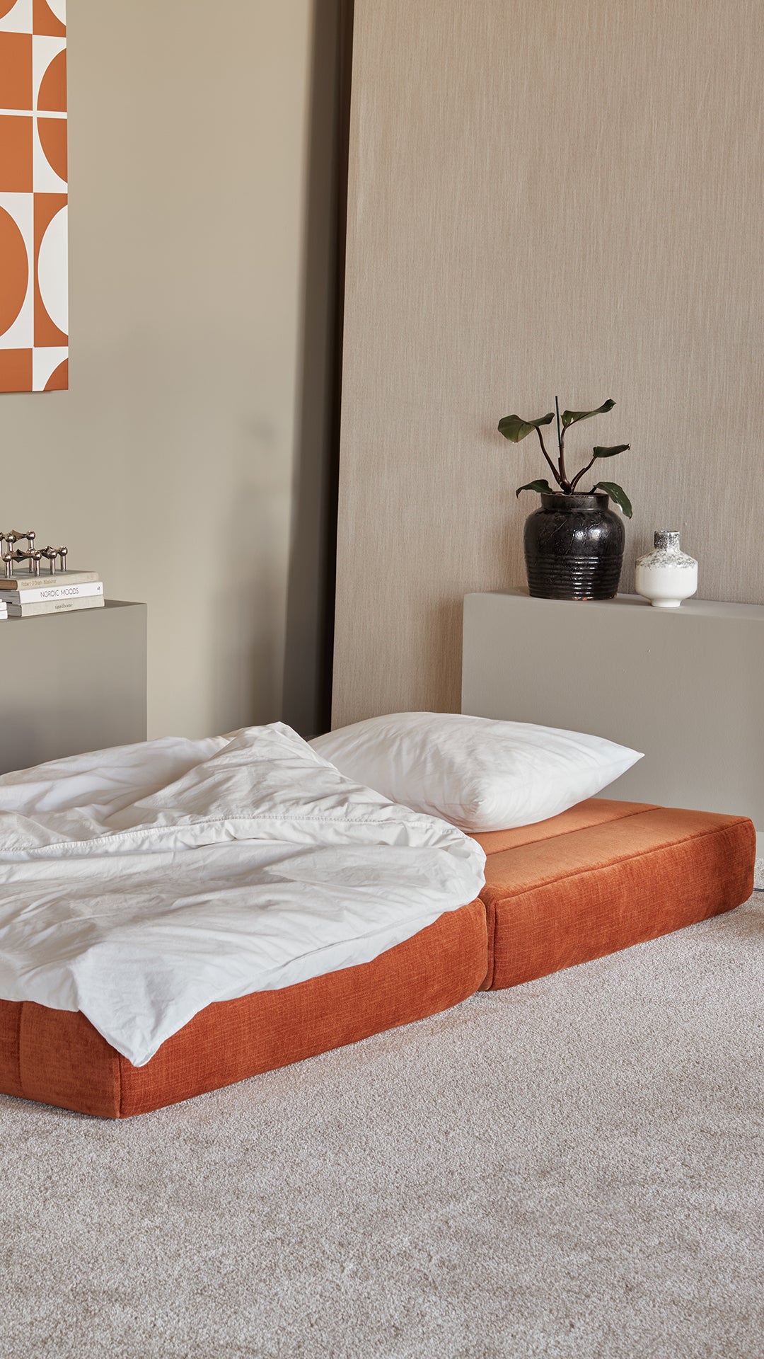 CozyPad Sessel in 412 Esina Rust Orange präsentiert im Onlineshop von KAQTU Design AG. Bettsessel ist von Innovation Living