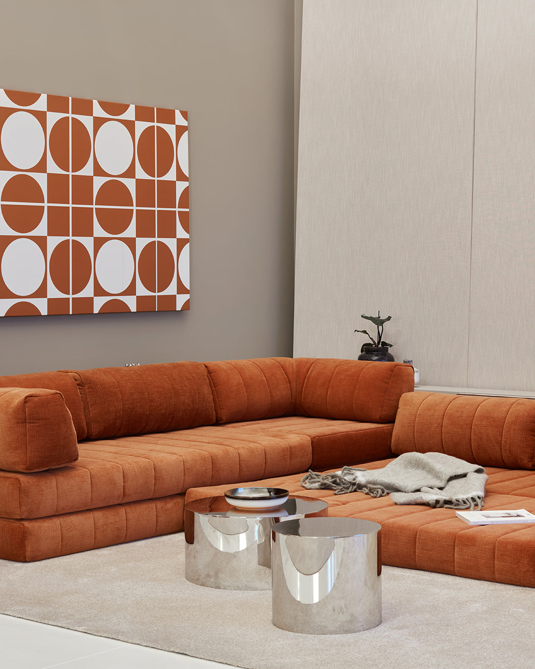 CozyPad Schlafsofa Ecksofa mit Armlehnen in 412 Esina Rust Orange präsentiert im Onlineshop von KAQTU Design AG. Bettsofa ist von Innovation Living
