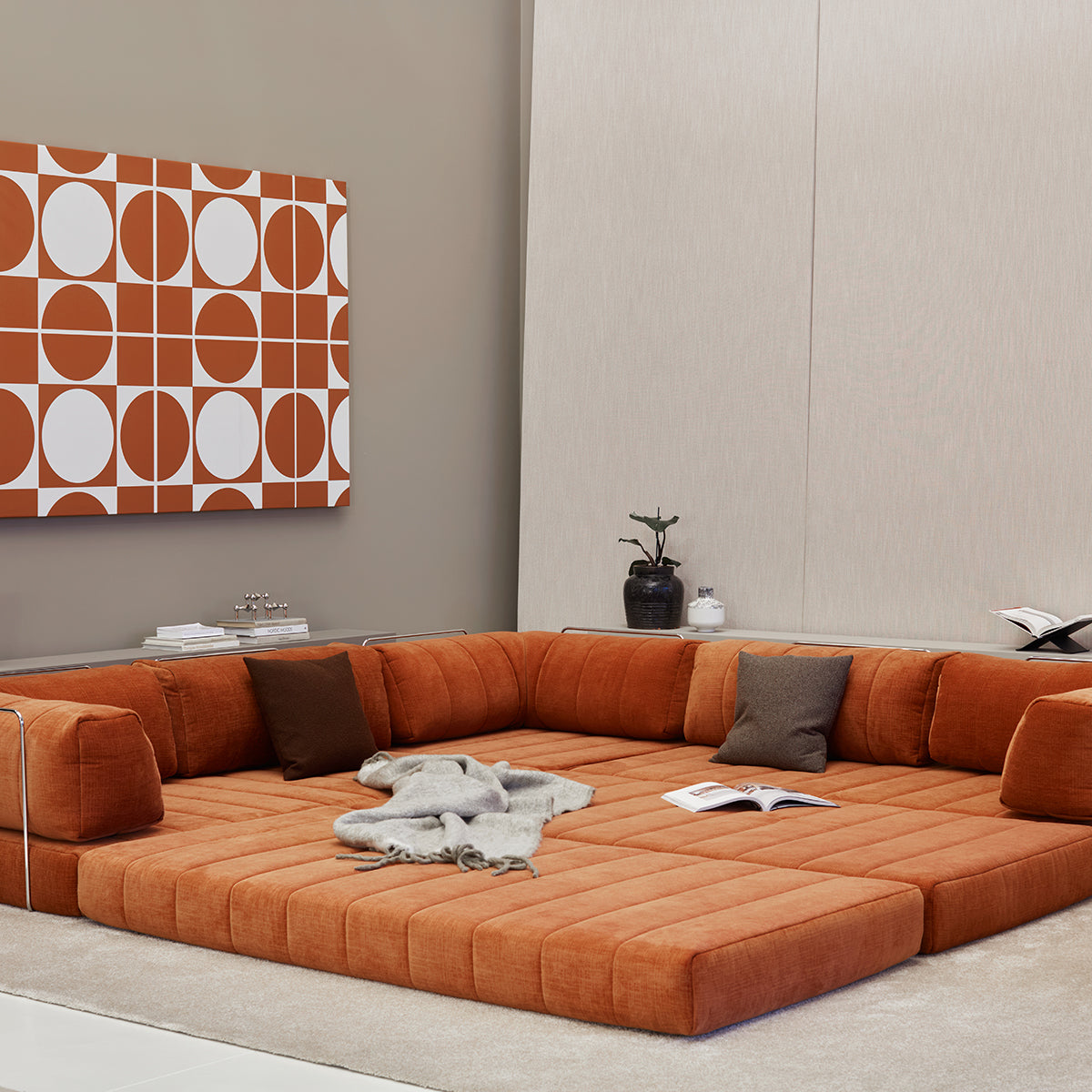 CozyPad Schlafsofa Ecksofa mit Armlehnen in 412 Esina Rust Orange präsentiert im Onlineshop von KAQTU Design AG. Bettsofa ist von Innovation Living