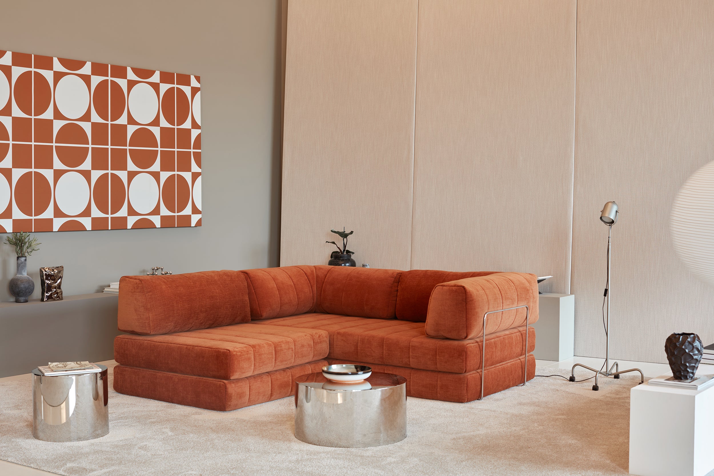 CozyPad Schlafsofa Grand mit Armlehnen in 412 Esina Rust Orange präsentiert im Onlineshop von KAQTU Design AG. Bettsofa ist von Innovation Living