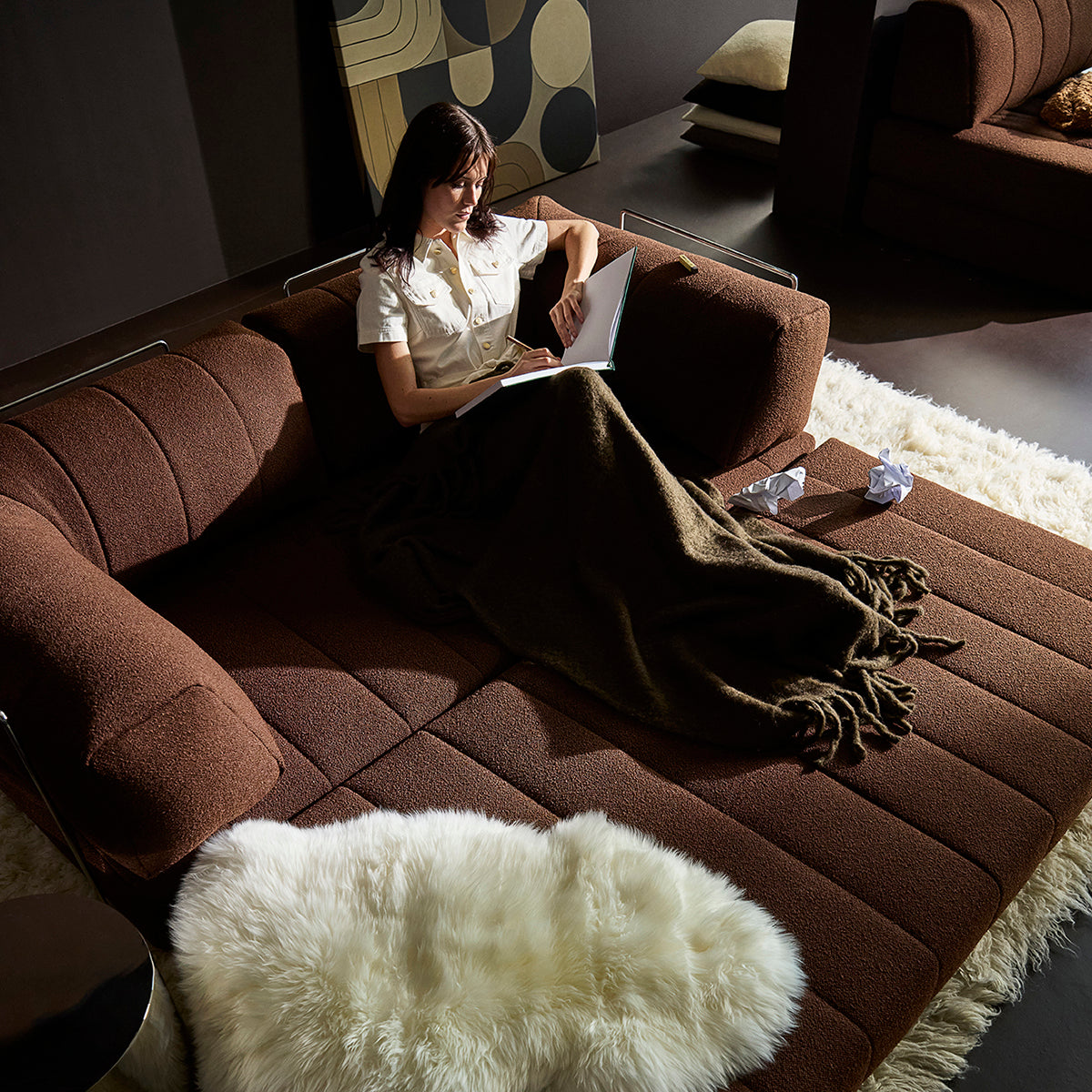 CozyPad Schlafsofa mit Armlehnen in 359 Taura Cappuccino präsentiert im Onlineshop von KAQTU Design AG. Bettsofa ist von Innovation Living