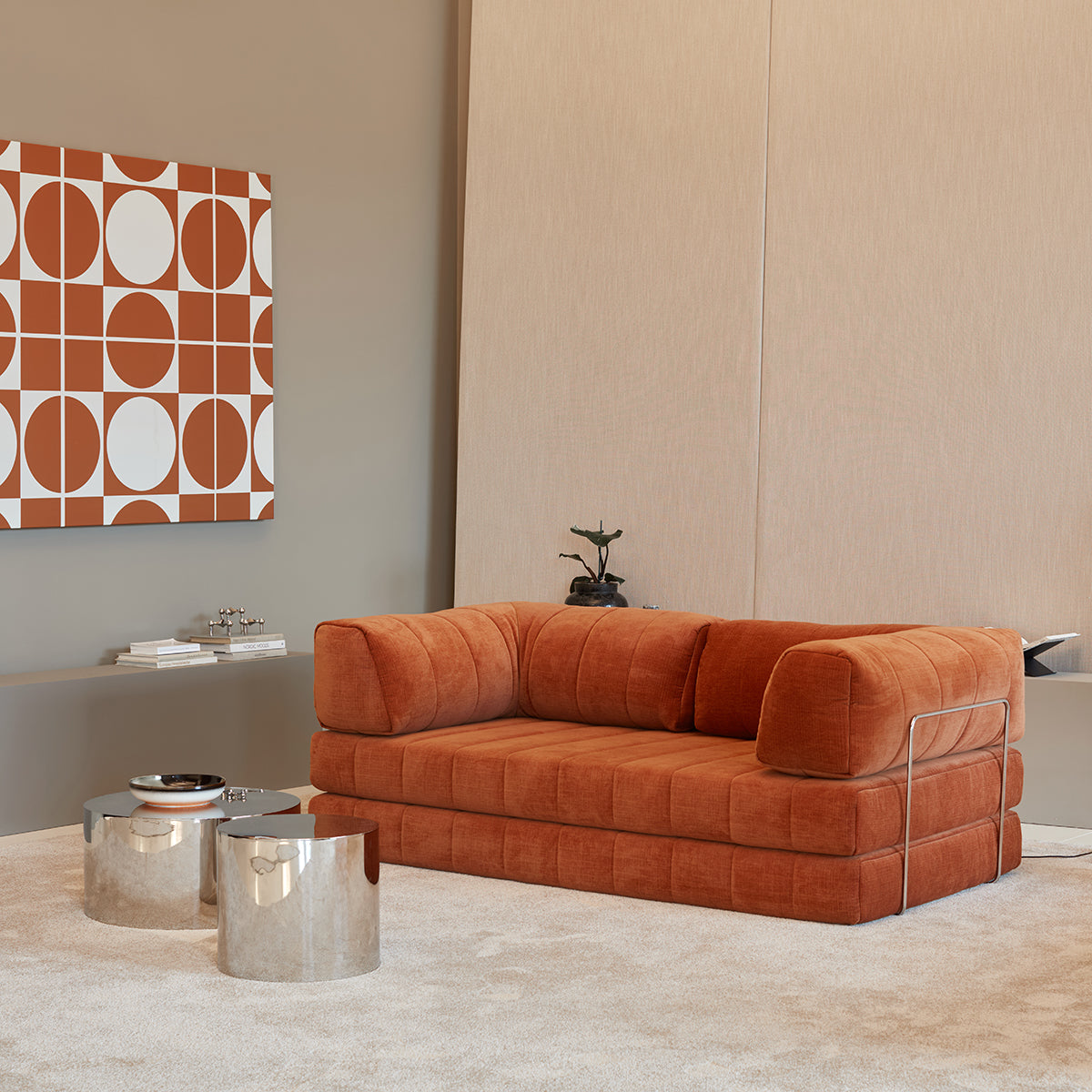 CozyPad Schlafsofa mit Armlehnen in 412 Esina Rust Orange präsentiert im Onlineshop von KAQTU Design AG. Bettsofa ist von Innovation Living