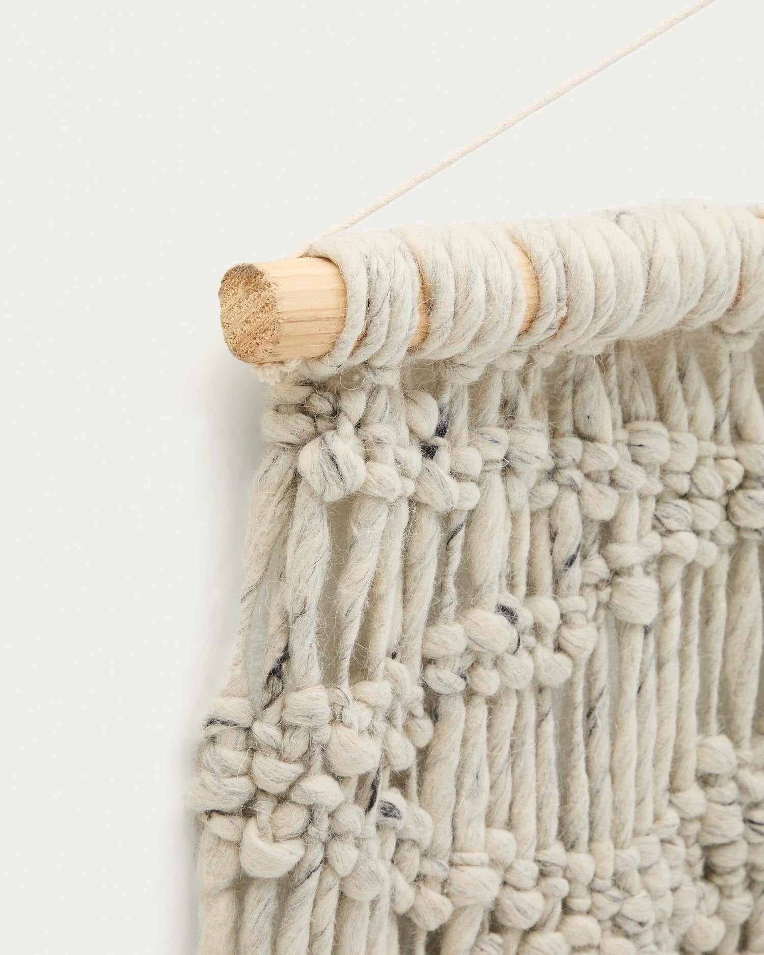 Stilvoller Wandteppich Fley aus grauer Wolle, 120 x 180 cm, handgefertigt. Perfekte Akzentuierung für einladende Wohnräume.