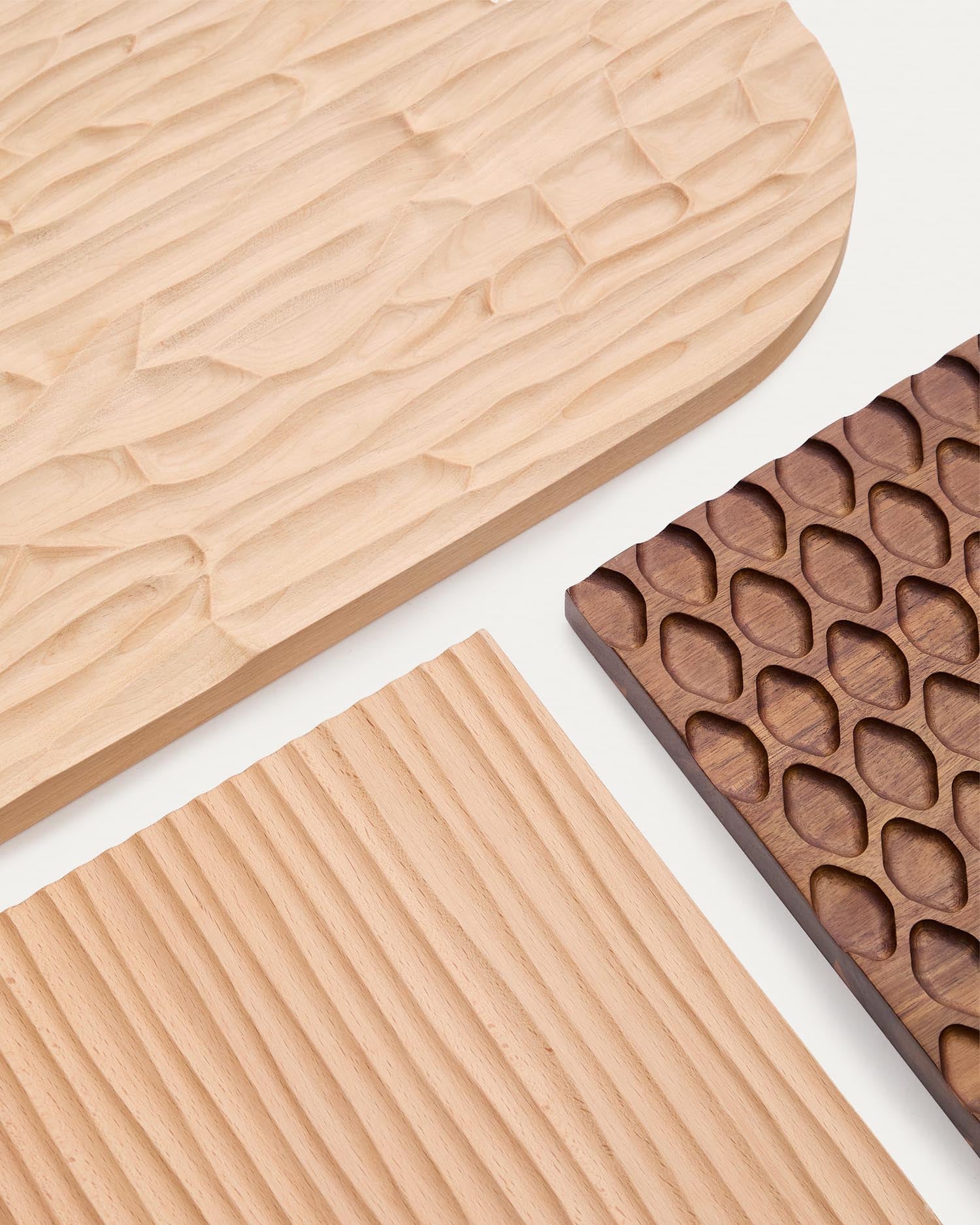 Wandpaneel Trivax aus 100% FSC-Akazienholz, 4-teilig, vereint Eleganz und Nachhaltigkeit mit einzigartigen Texturen und kreativen Gestaltungsmöglichkeiten.