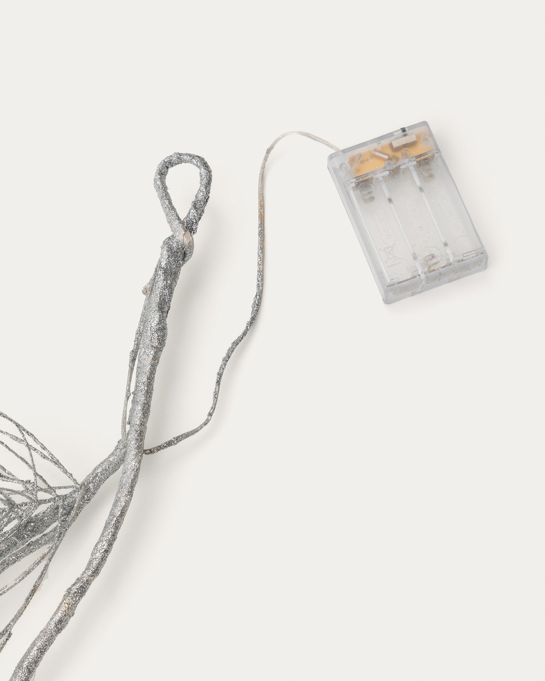 Elegante 180 cm lange Teila Lichtergirlande von Kave Home in Silber, ideal für festliche Anlässe und kreative Wohnideen das ganze Jahr über.