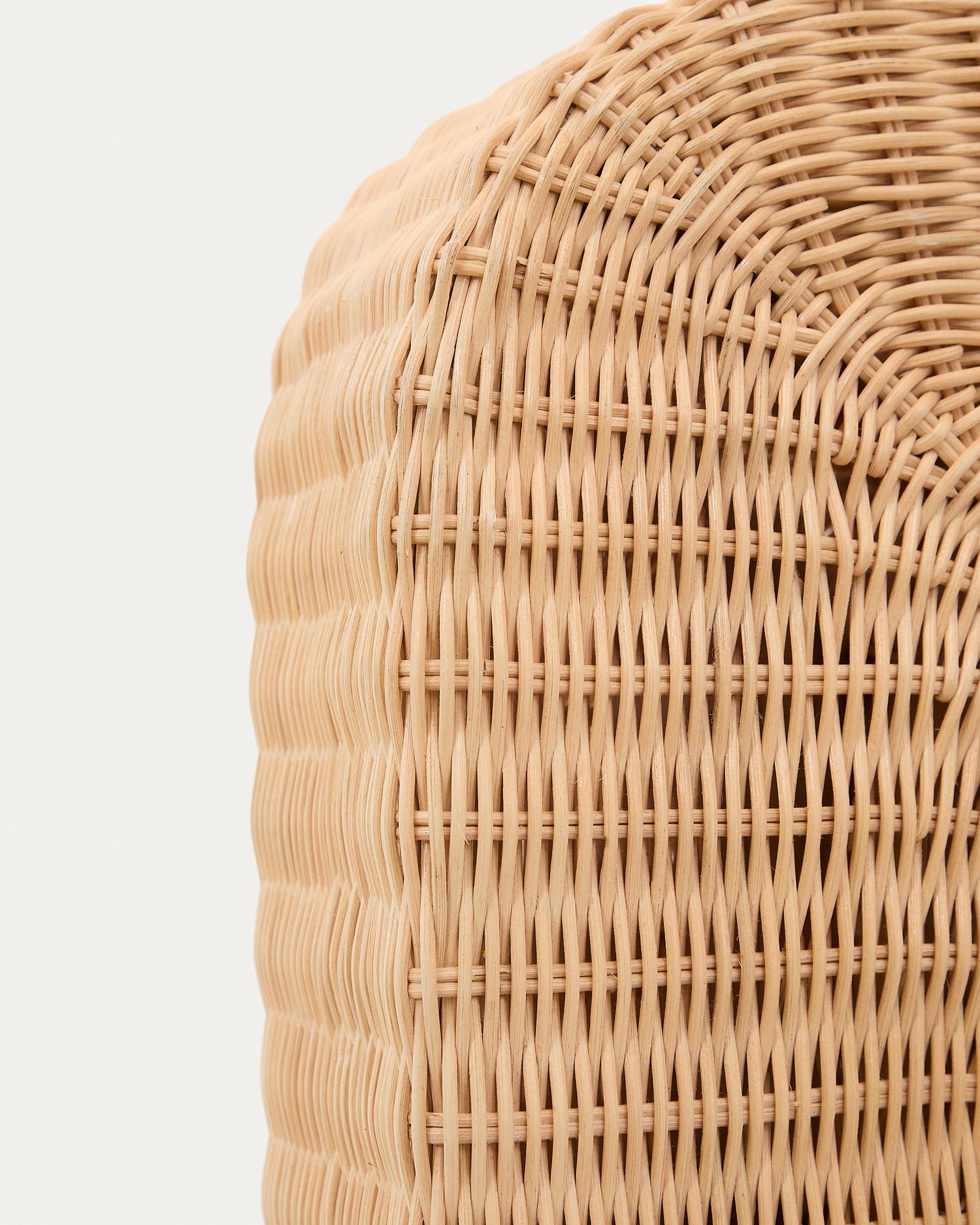 Entdecken Sie den Rattanspiegel Zilna (58 x 120 cm) von Kave Home – ein stilvolles Accessoire, das Wärme und Eleganz in Ihr Zuhause bringt.