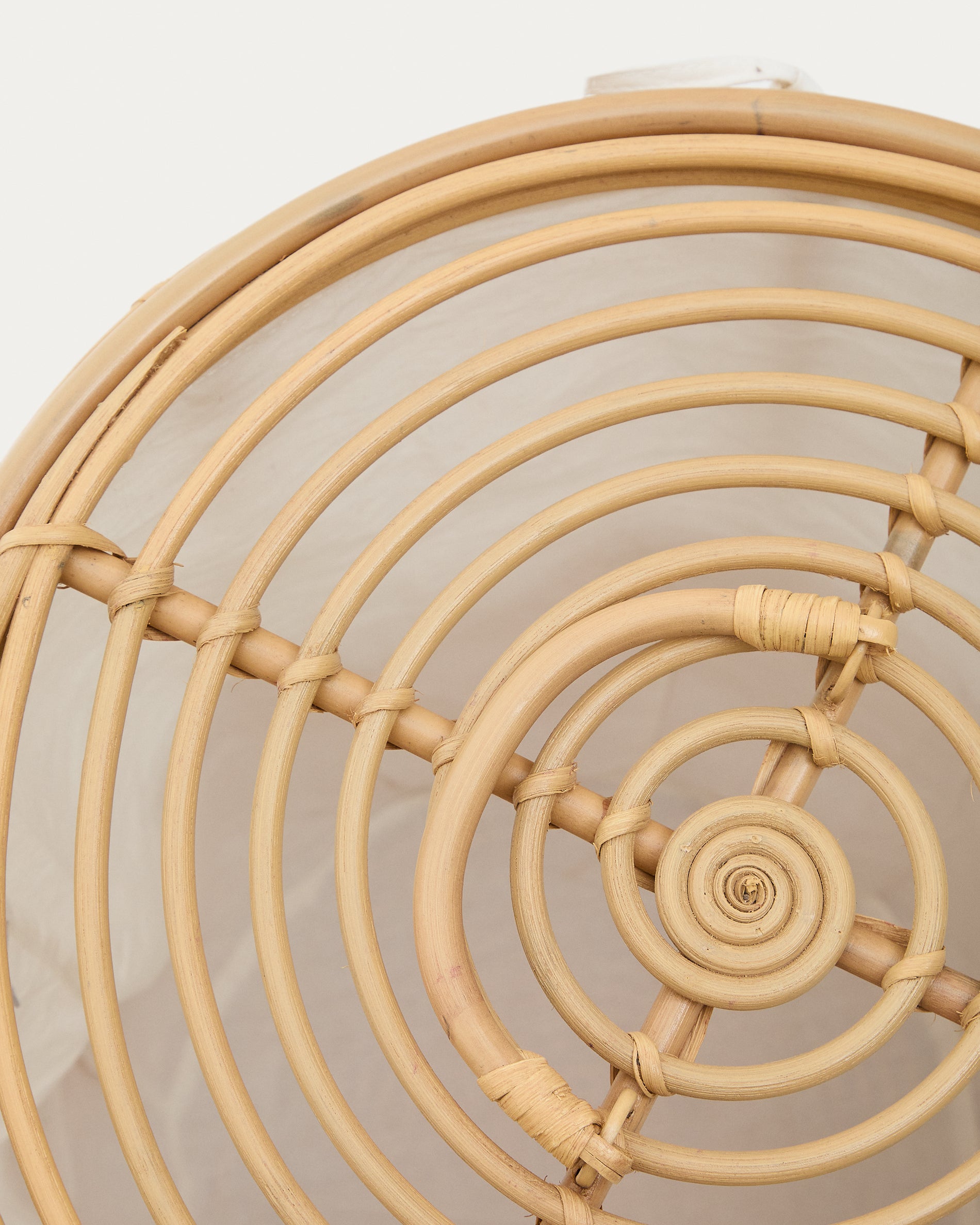 Wäschekorb Liora aus Rattan, 59 cm in Natur präsentiert im Onlineshop von KAQTU Design AG. Wäschekorb ist von Kave Home