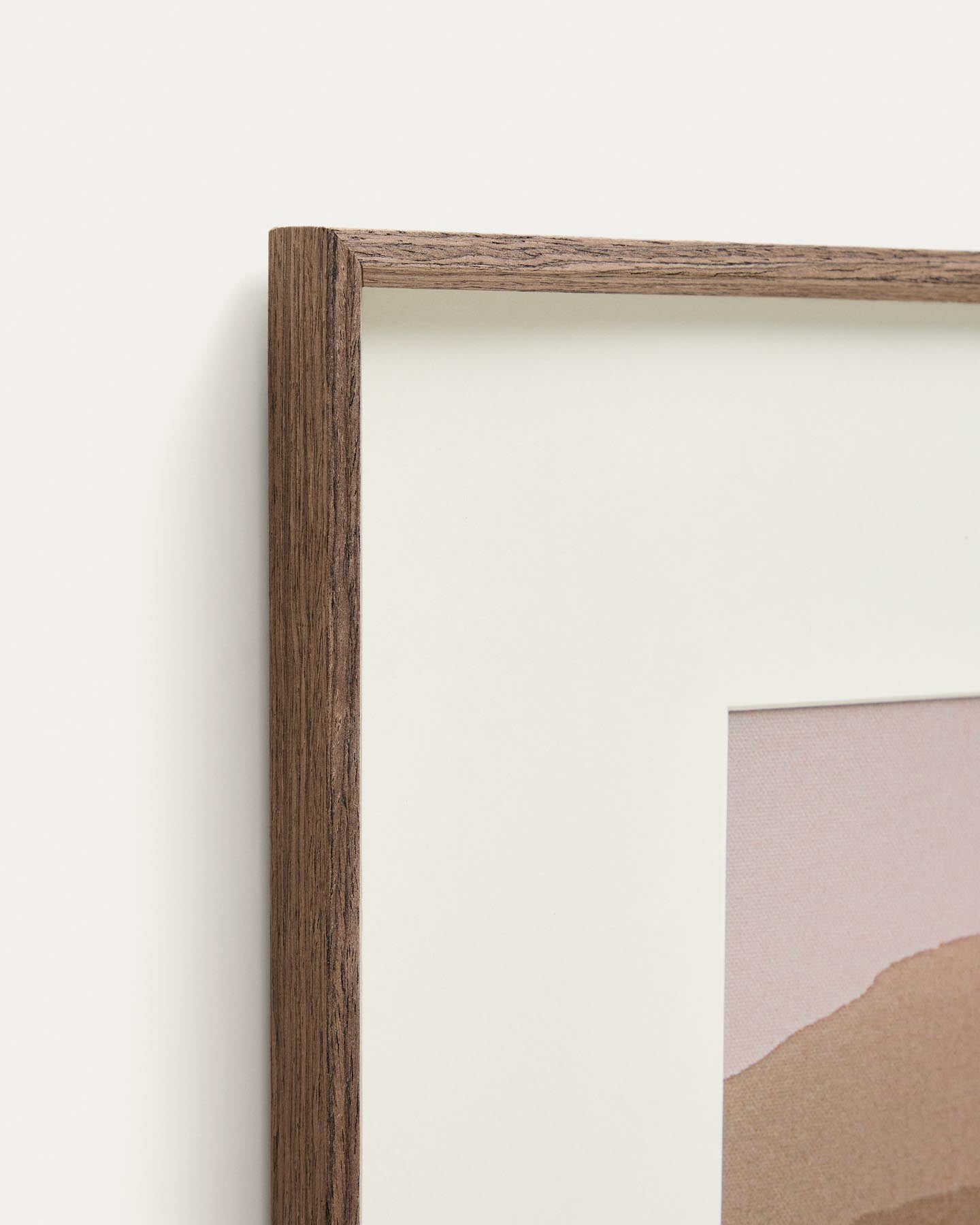 Bild Zavira, Fotografie der Landschaft von La Garrotxa, 58 x 58 cm in Mehrfarbig präsentiert im Onlineshop von KAQTU Design AG. Bild ist von Kave Home