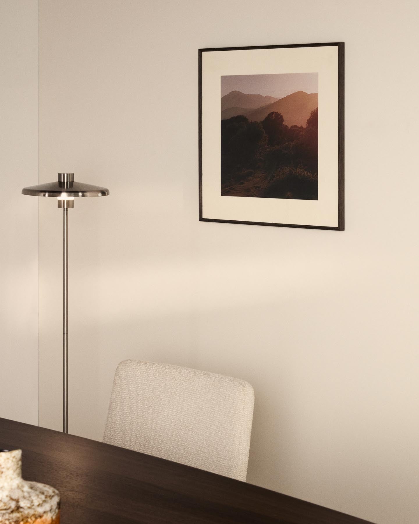 Bild Zavira, Fotografie der Landschaft von La Garrotxa, 58 x 58 cm in Mehrfarbig präsentiert im Onlineshop von KAQTU Design AG. Bild ist von Kave Home