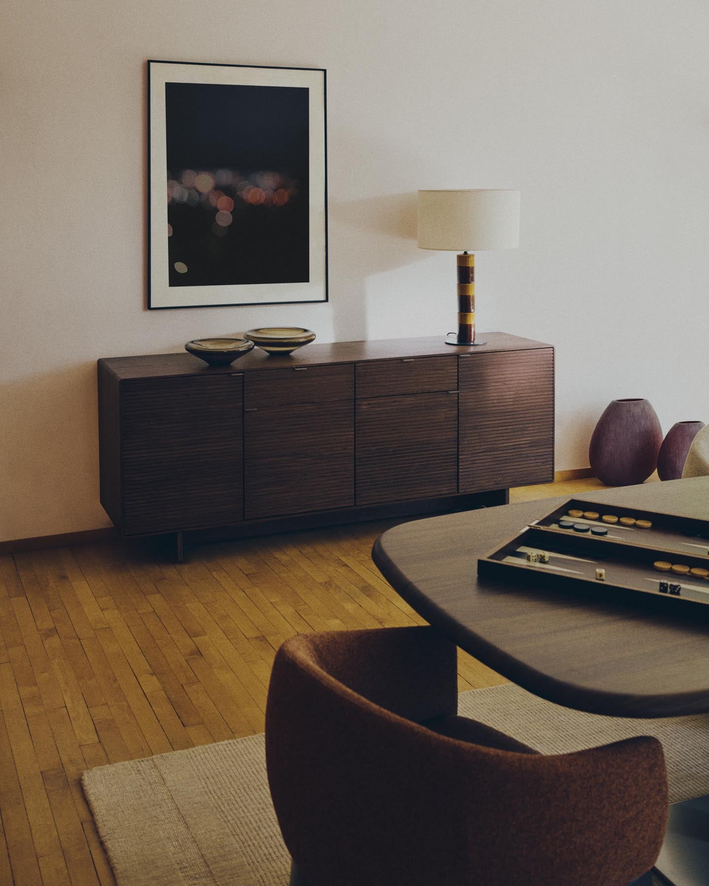 Bild Zavira, Fotografie der Lichter von Barcelona, 80 x 100 cm in Schwarz präsentiert im Onlineshop von KAQTU Design AG. Bild ist von Kave Home