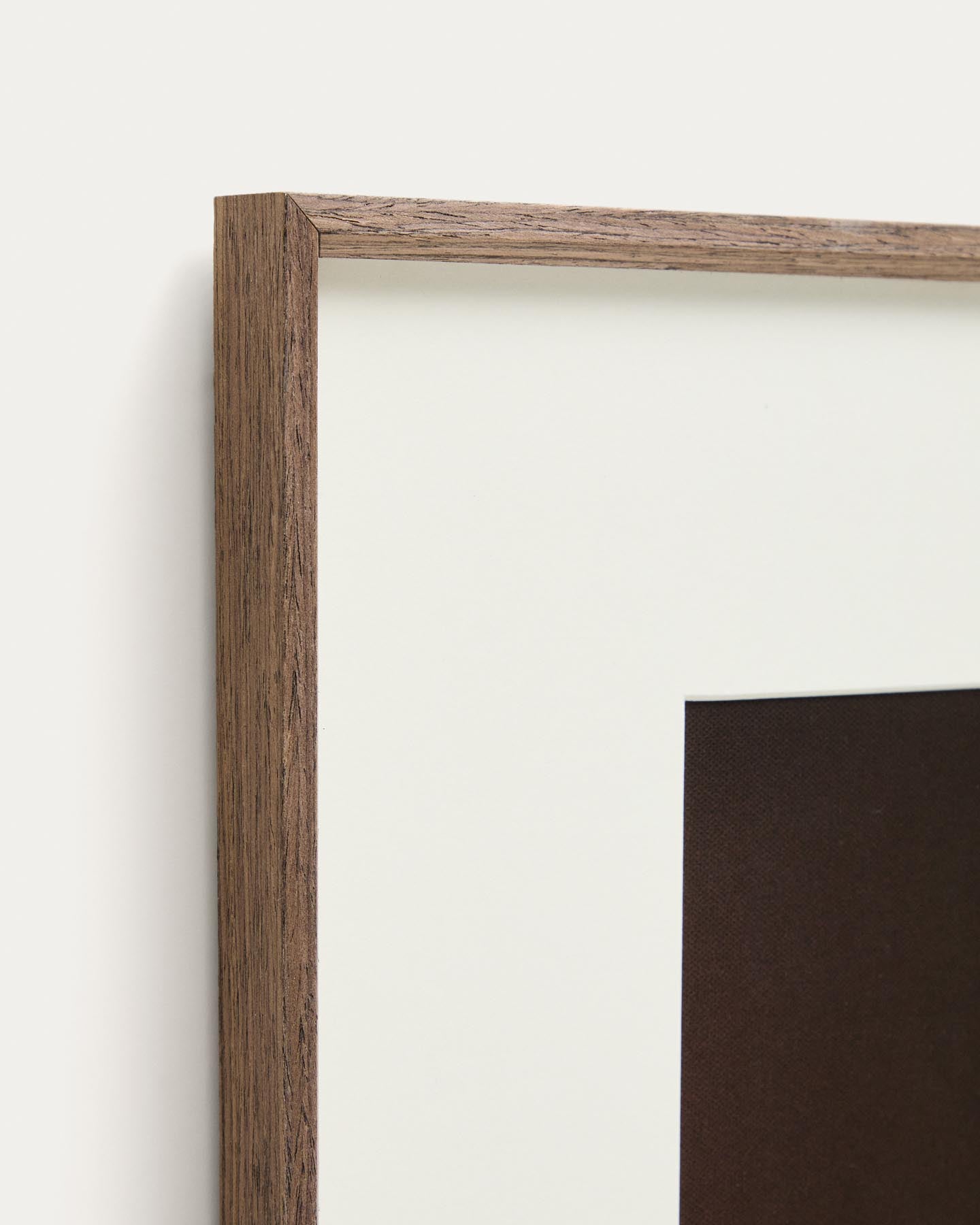 Bild Zavira, Fotografie eines weiblichen Körpers, 50 x 70 cm in Mehrfarbig präsentiert im Onlineshop von KAQTU Design AG. Bild ist von Kave Home