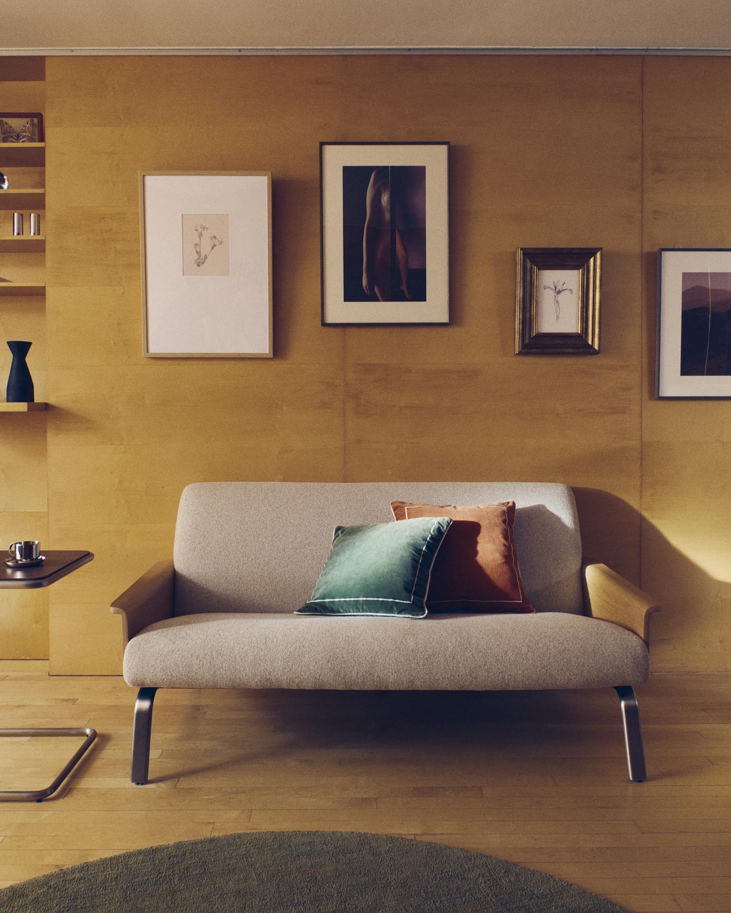 Bild Zavira, Fotografie eines weiblichen Körpers, 50 x 70 cm in Mehrfarbig präsentiert im Onlineshop von KAQTU Design AG. Bild ist von Kave Home