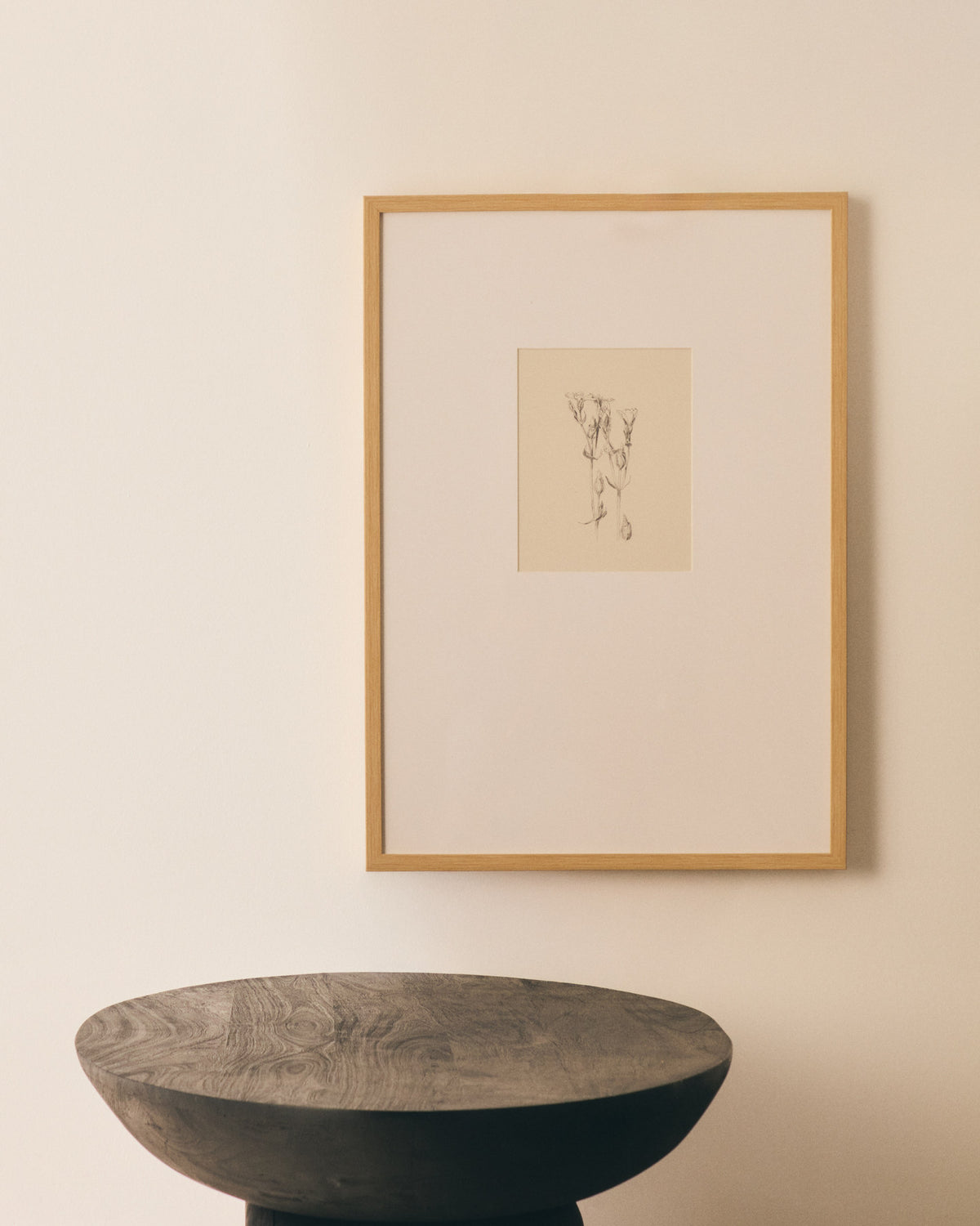 Bild Lirena, botanische Illustration, 50 x 70 cm in Beige, Weiss präsentiert im Onlineshop von KAQTU Design AG. Bild ist von Kave Home