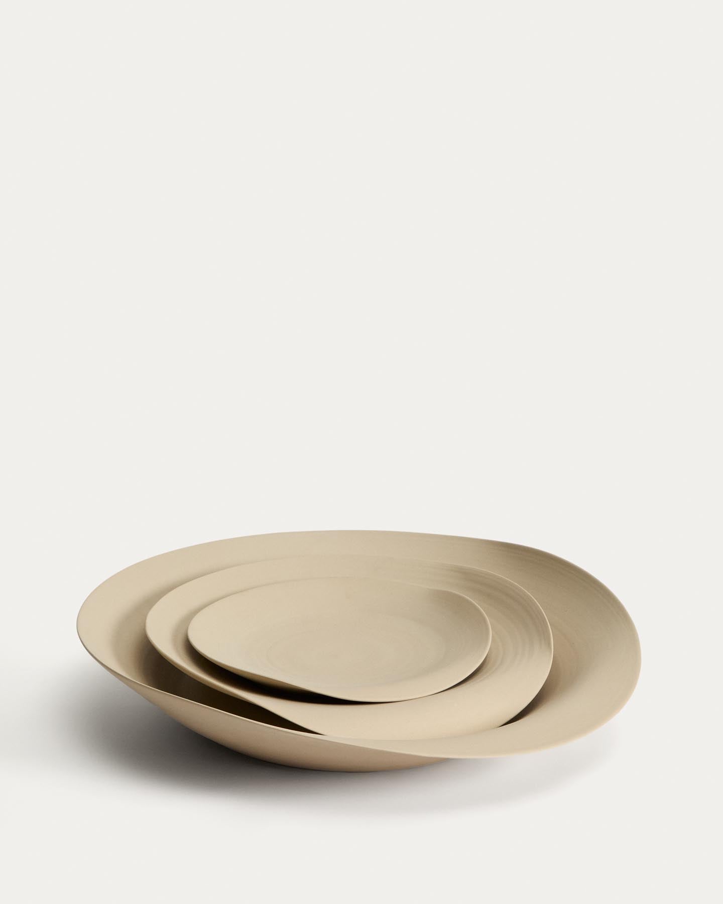 Dekoschale Ebenor aus beigefarbener Keramik Ø 40 cm in Beige präsentiert im Onlineshop von KAQTU Design AG. Schale ist von Kave Home