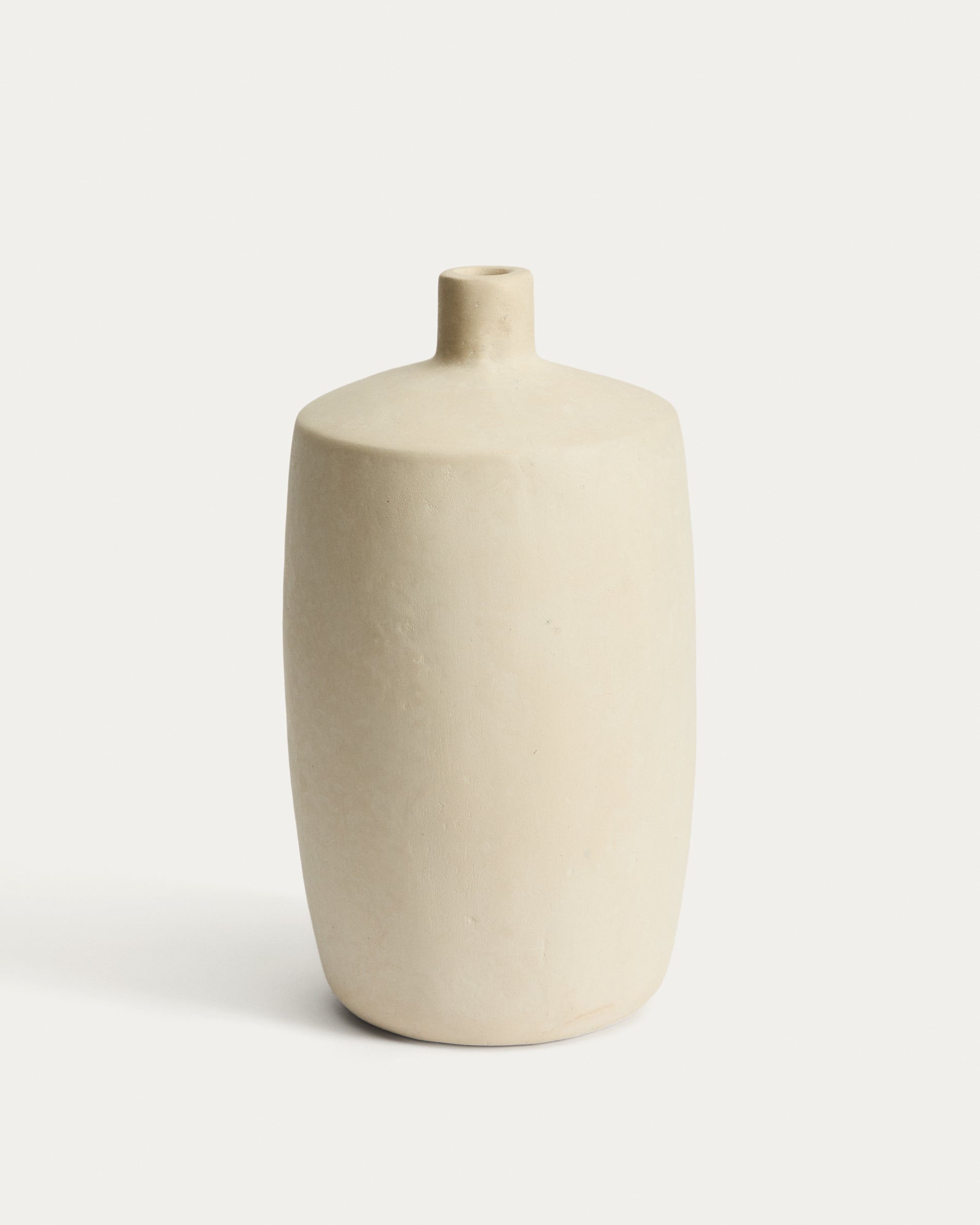 Vase Mireni aus Pappmaché in Beige Ø 39 cm in Beige präsentiert im Onlineshop von KAQTU Design AG. Vase ist von Kave Home