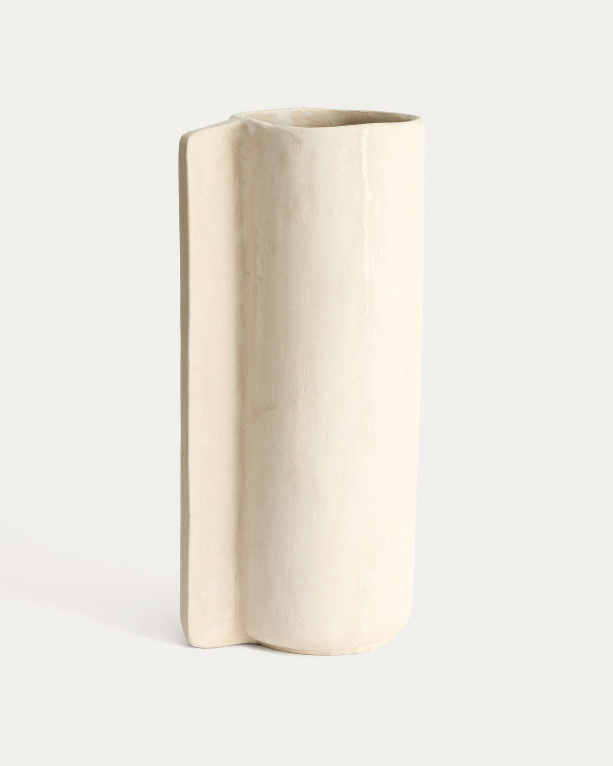 Vase Mireni aus Pappmaché in Beige 67 cm in Weiss präsentiert im Onlineshop von KAQTU Design AG. Vase ist von Kave Home