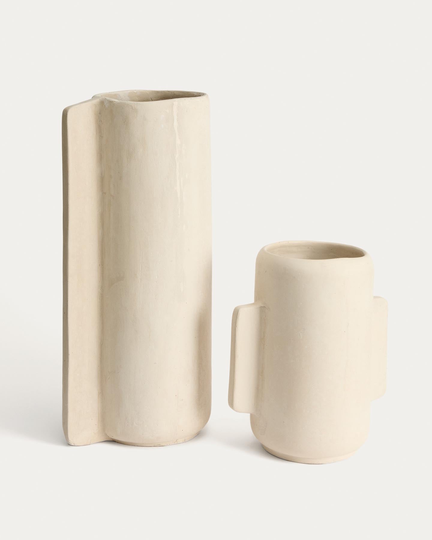 Vase Mireni aus Pappmaché in Beige 67 cm in Weiß präsentiert im Onlineshop von KAQTU Design AG. Vase ist von Kave Home