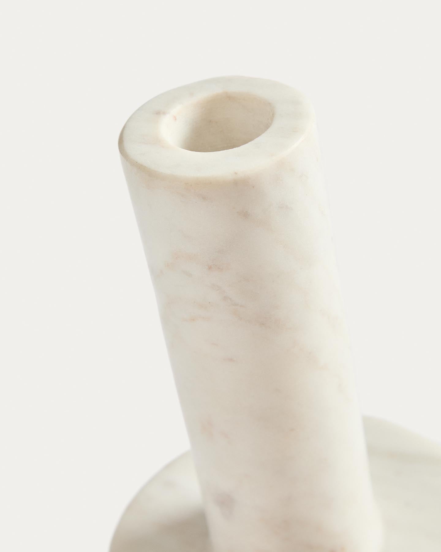 Kerzenständer Zalvori aus weißem Marmor, 23 cm in Weiß präsentiert im Onlineshop von KAQTU Design AG. Kerzenständer ist von Kave Home