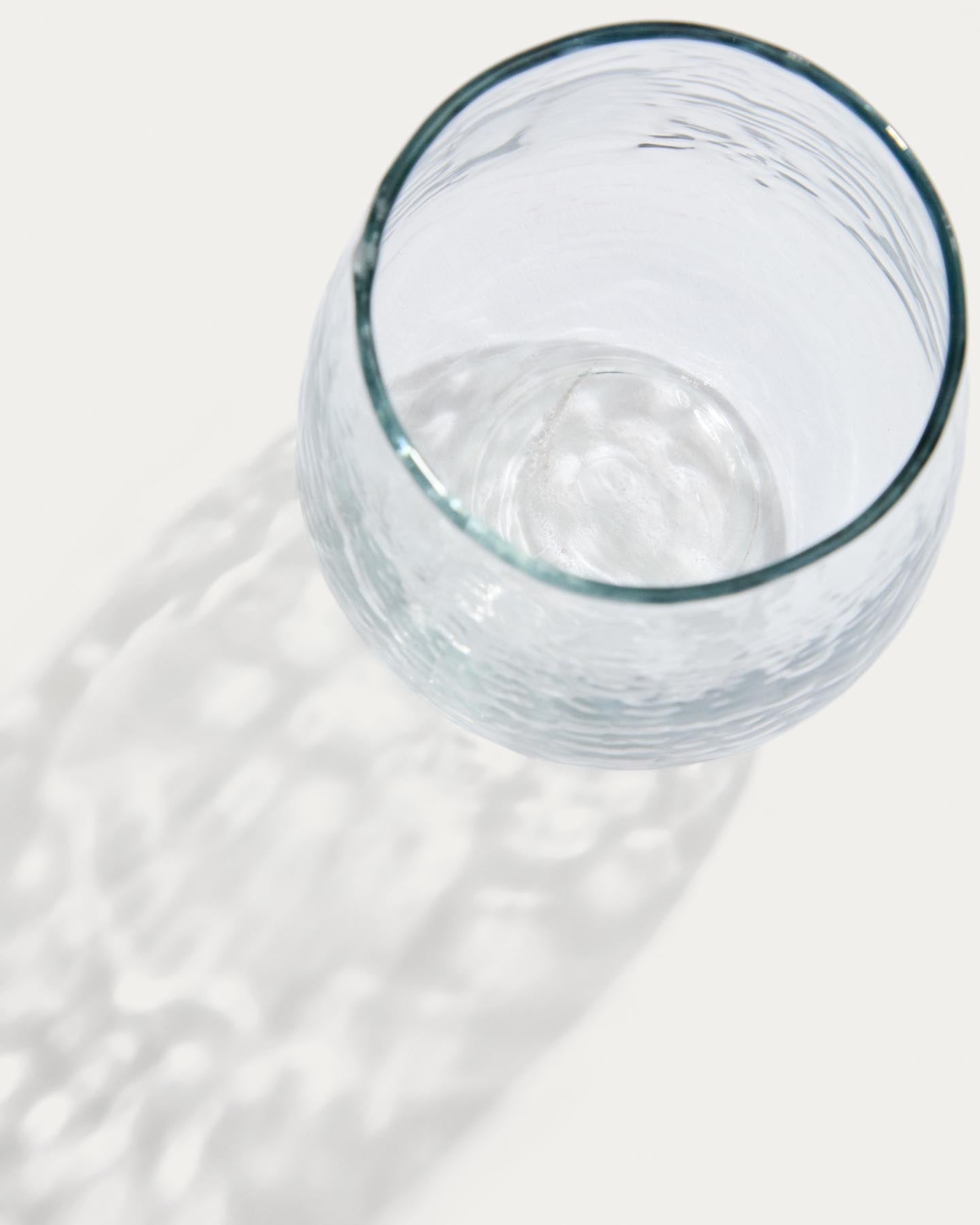 Glas Sileia aus transparentem Recyclingglas in Transparent präsentiert im Onlineshop von KAQTU Design AG. Glas ist von Kave Home