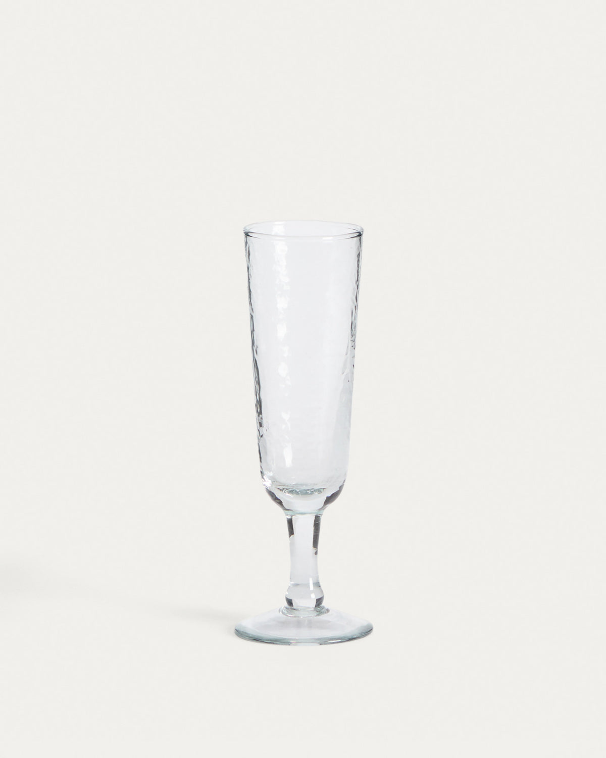 Weinglas Sileia aus transparentem Recyclingglas in Transparent präsentiert im Onlineshop von KAQTU Design AG. Wein- & Sektglas ist von Kave Home