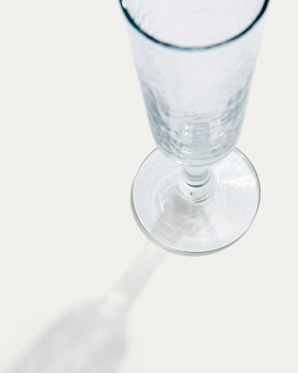 Weinglas Sileia aus transparentem Recyclingglas in Transparent präsentiert im Onlineshop von KAQTU Design AG. Wein- & Sektglas ist von Kave Home