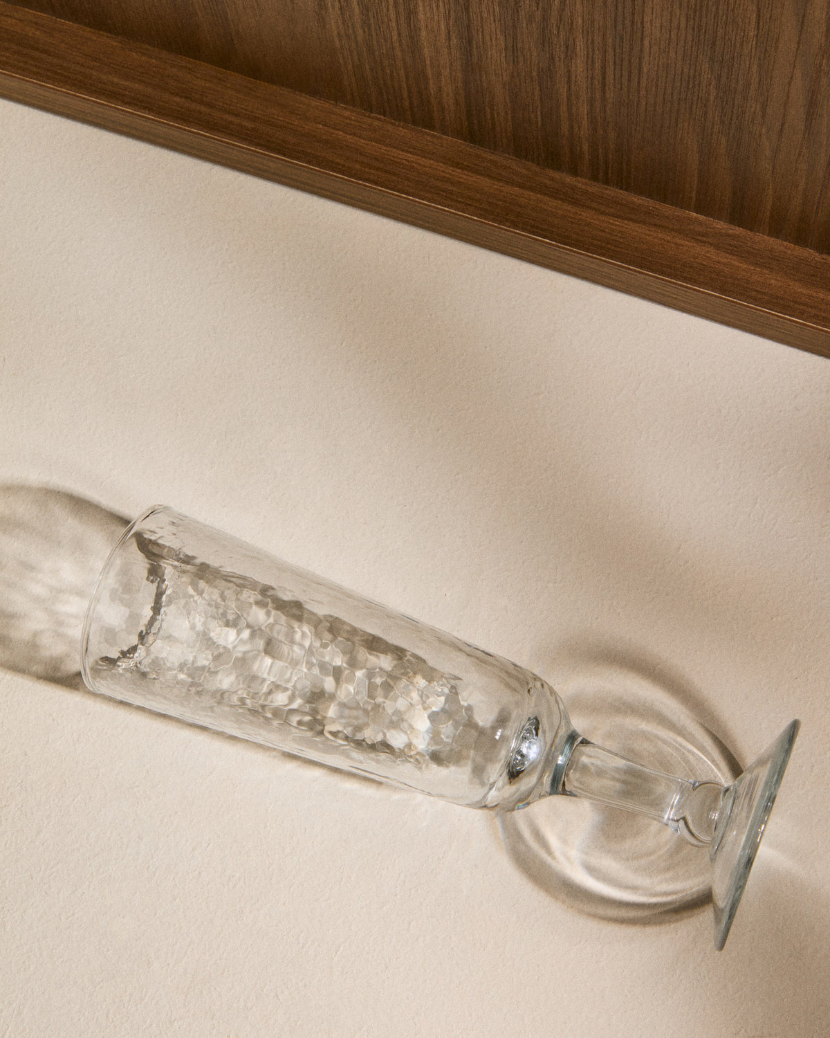 Weinglas Sileia aus transparentem Recyclingglas in Transparent präsentiert im Onlineshop von KAQTU Design AG. Wein- & Sektglas ist von Kave Home