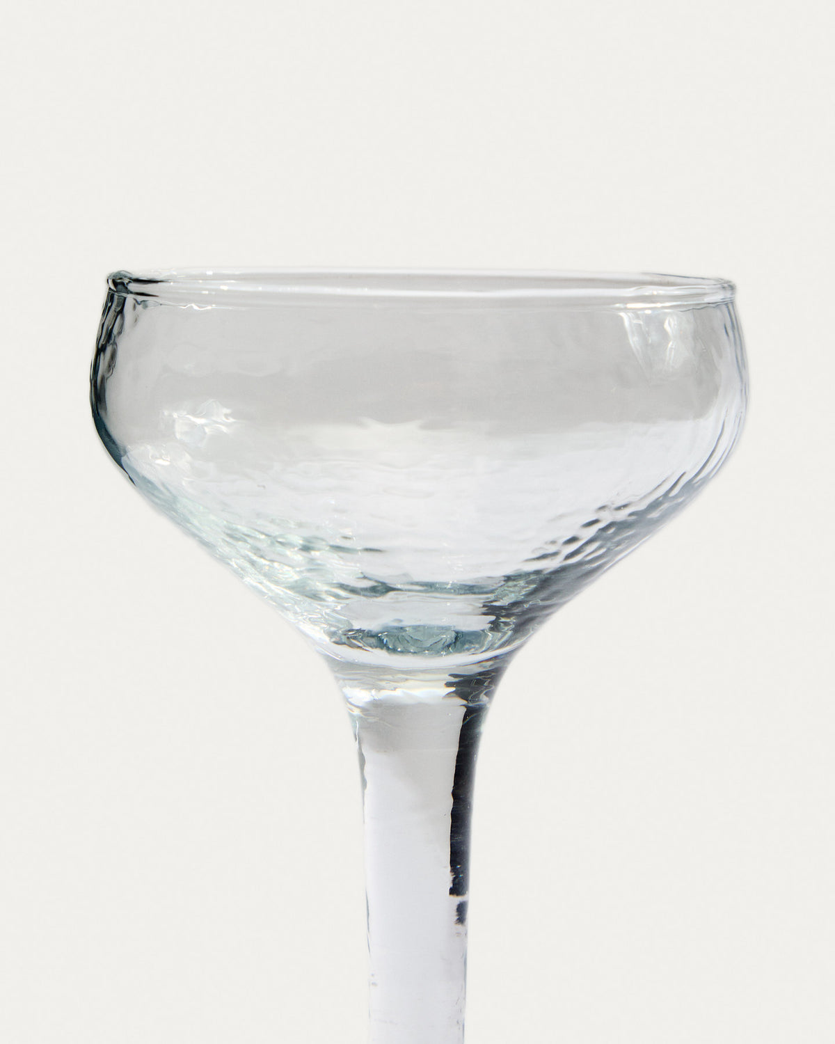 Weinglas Sileia aus transparentem Recyclingglas in Transparent präsentiert im Onlineshop von KAQTU Design AG. Wein- & Sektglas ist von Kave Home