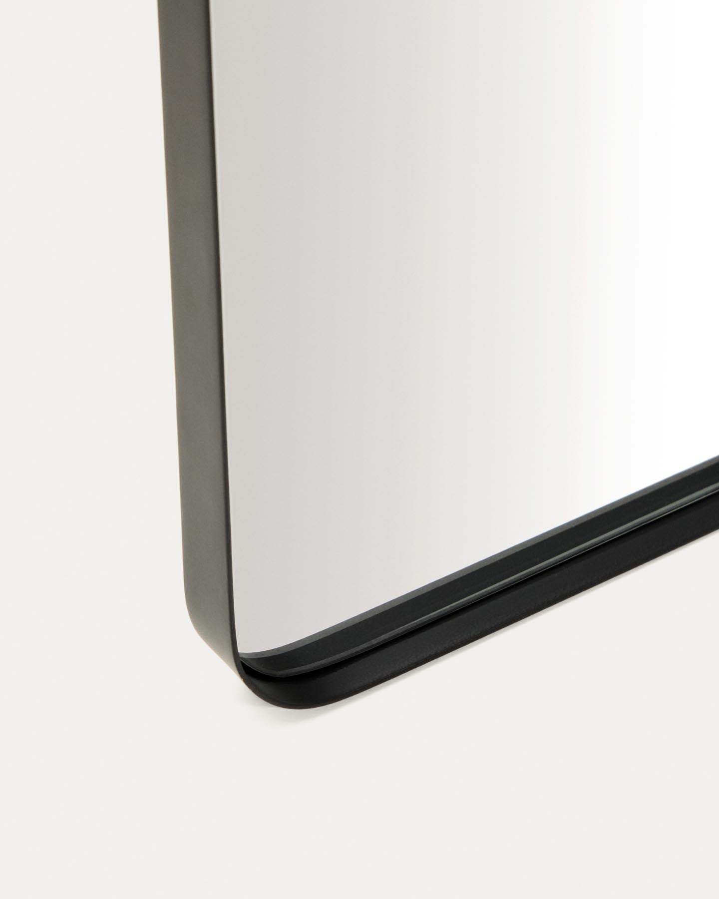 Spiegel Marco mit schwarzem Metall, 60 x 60 cm in Schwarz präsentiert im Onlineshop von KAQTU Design AG. Spiegel ist von Kave Home