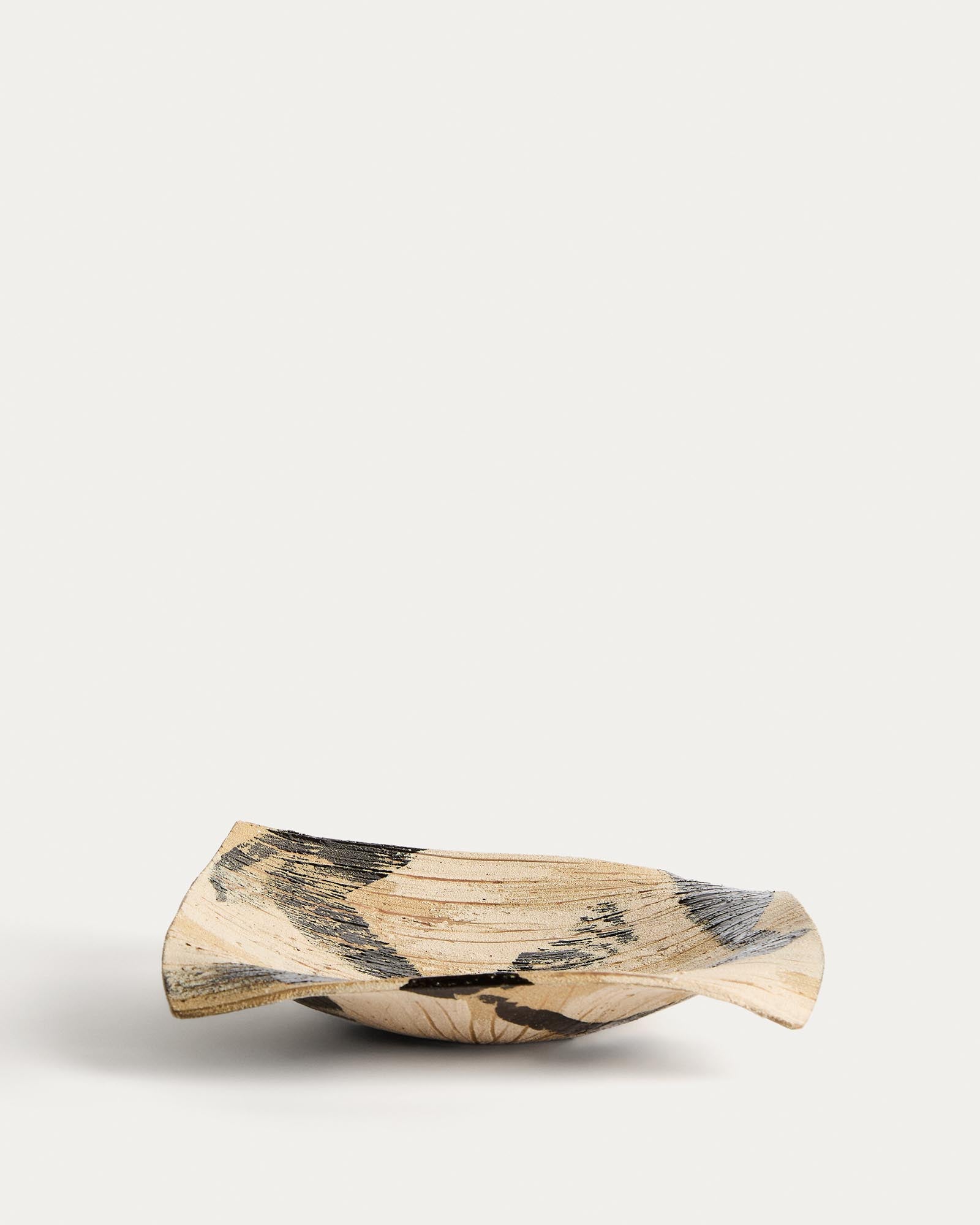 Tafelaufsatz Dirva aus Keramik in Braun, Ø 38 cm in Braun präsentiert im Onlineshop von KAQTU Design AG. Schale ist von Kave Home