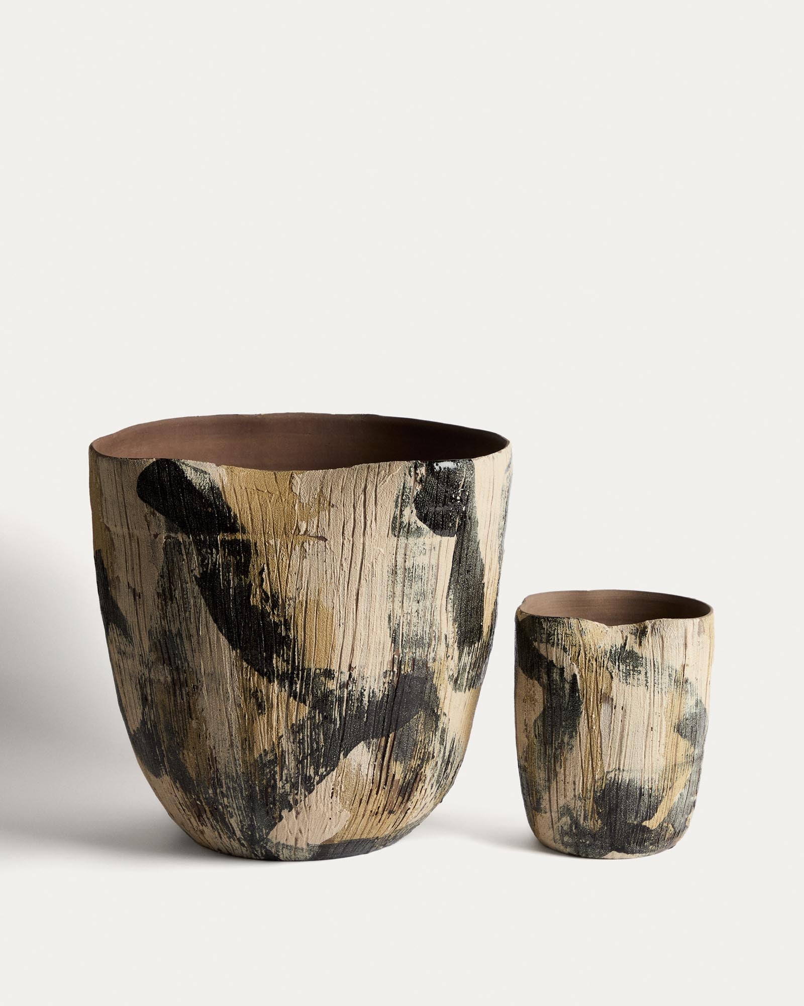 Stilvolle Keramikvase Dirva in warmem Braun, 38 cm hoch, perfekt für kreative Blumenarrangements und als dekorativer Akzent in jedem Raum.