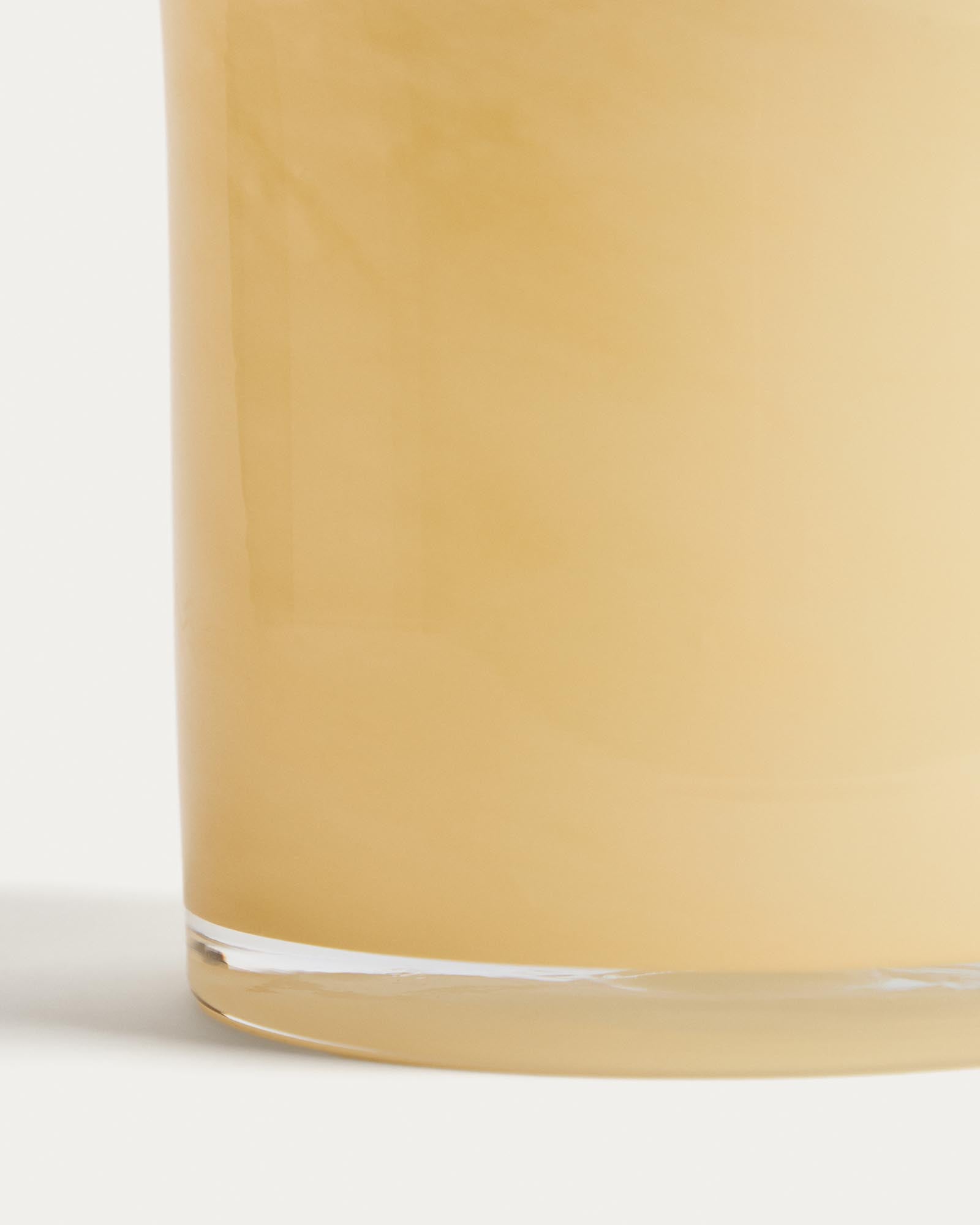 Elegante Endasi Vase aus strahlendem gelben Glas, 19,5 cm hoch, ideal für frische Blumenarrangements und stilvolle Wohnakzente.