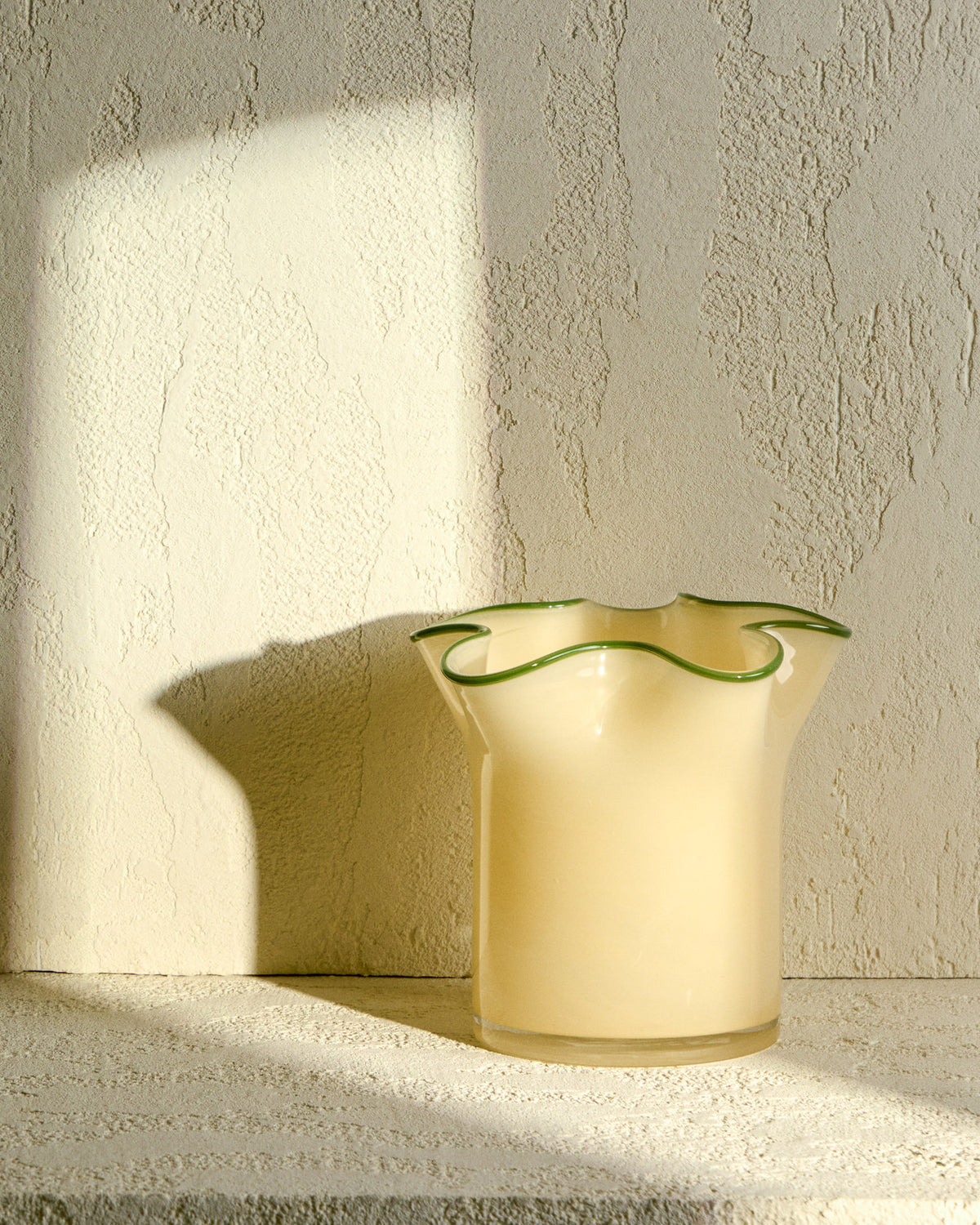 Vase Endasi aus gelbem Glas, 19,5 cm in Gelb, Grün präsentiert im Onlineshop von KAQTU Design AG. Vase ist von Kave Home