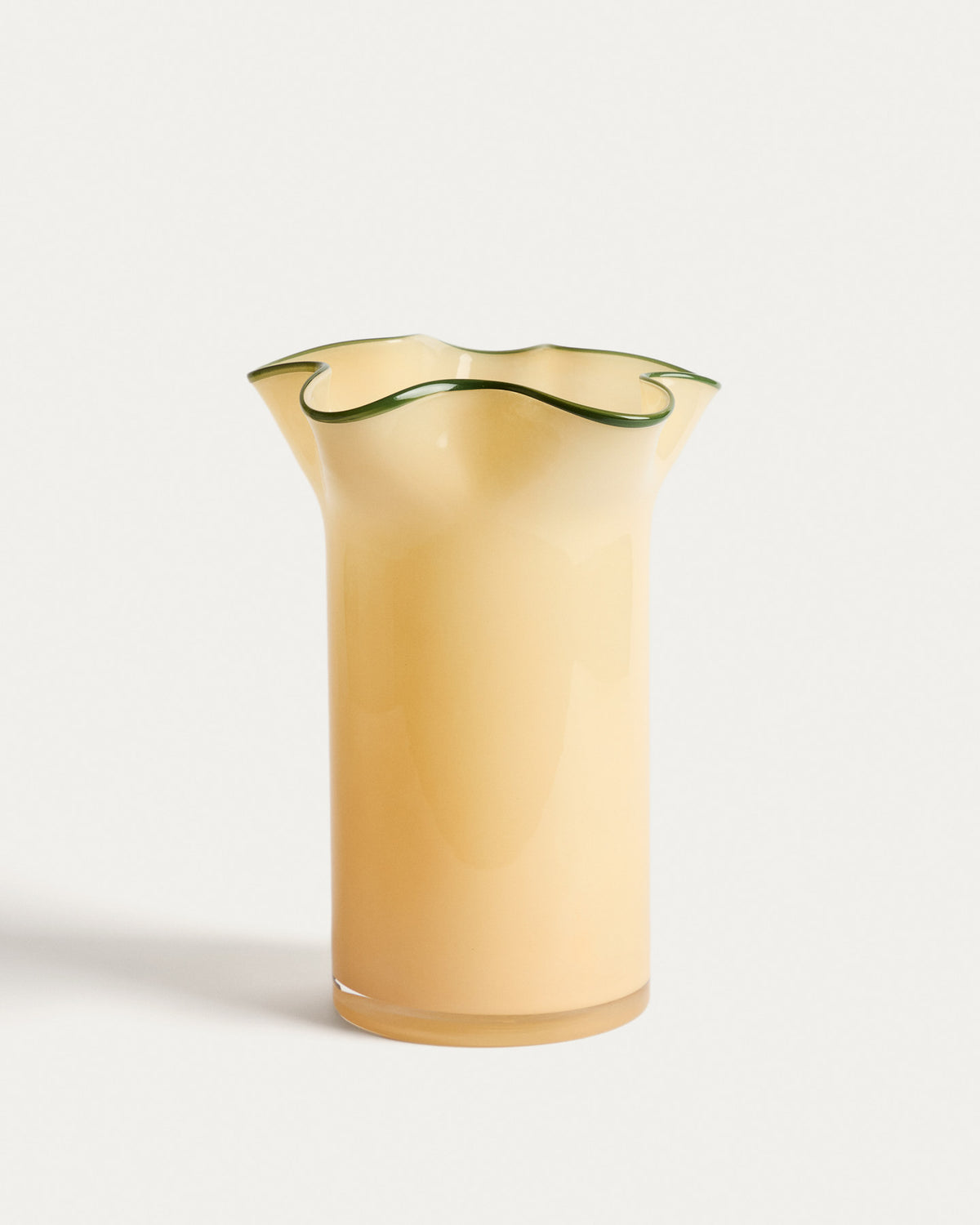Vase Endasi aus gelbem Glas, 31 cm in Gelb, Grün präsentiert im Onlineshop von KAQTU Design AG. Vase ist von Kave Home