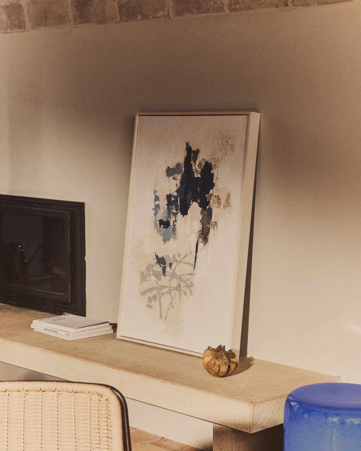 Handgemaltes abstraktes Bild Erale in Grau und Blau, 60 x 90 cm in Weiss, Schwarz, Grau, Beige, Blau präsentiert im Onlineshop von KAQTU Design AG. Bild ist von Kave Home