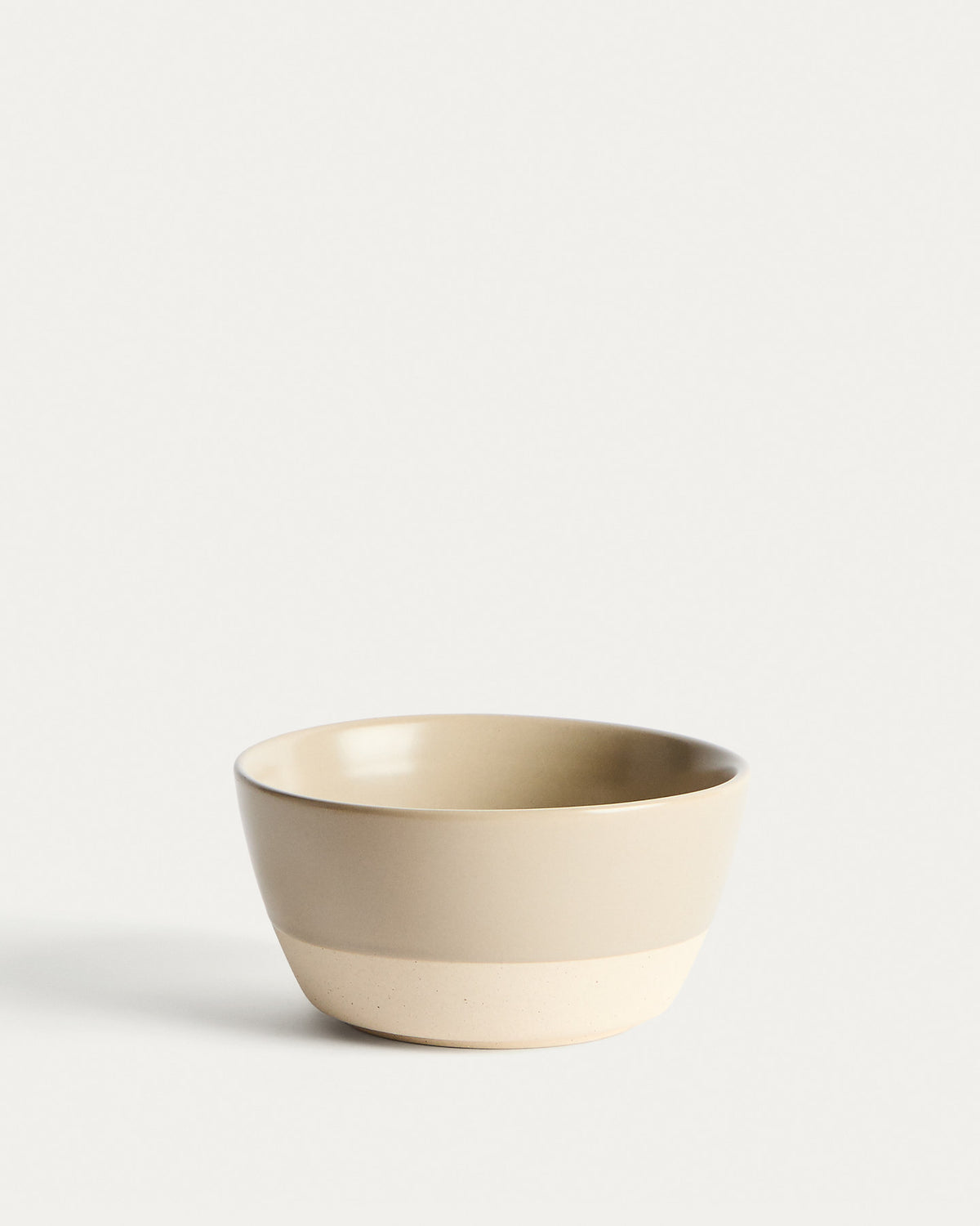 Schale Doren aus Keramik in Beige in Weiss präsentiert im Onlineshop von KAQTU Design AG. Schale ist von Kave Home