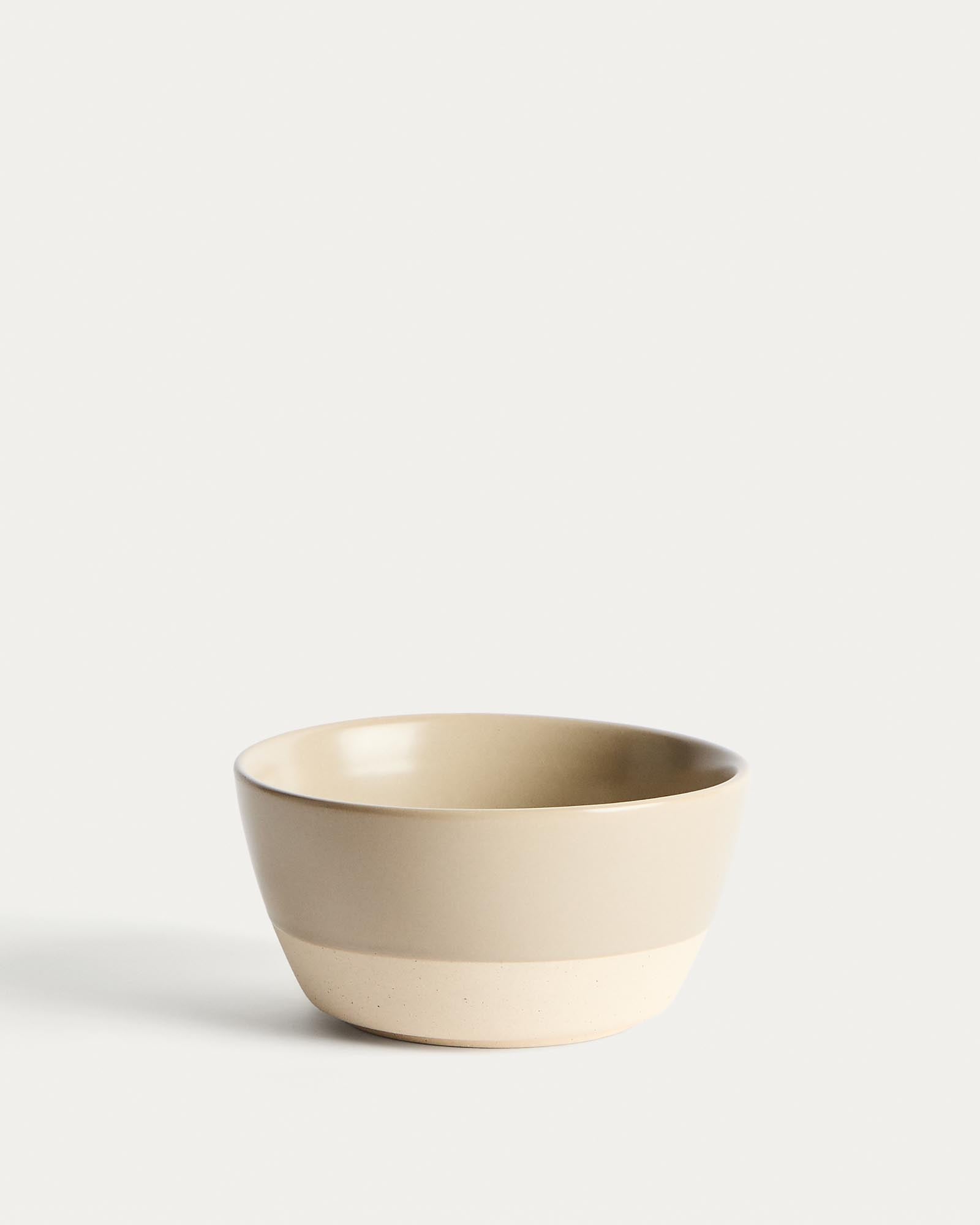 Schale Doren aus Keramik in Beige in Weiss präsentiert im Onlineshop von KAQTU Design AG. Schale ist von Kave Home