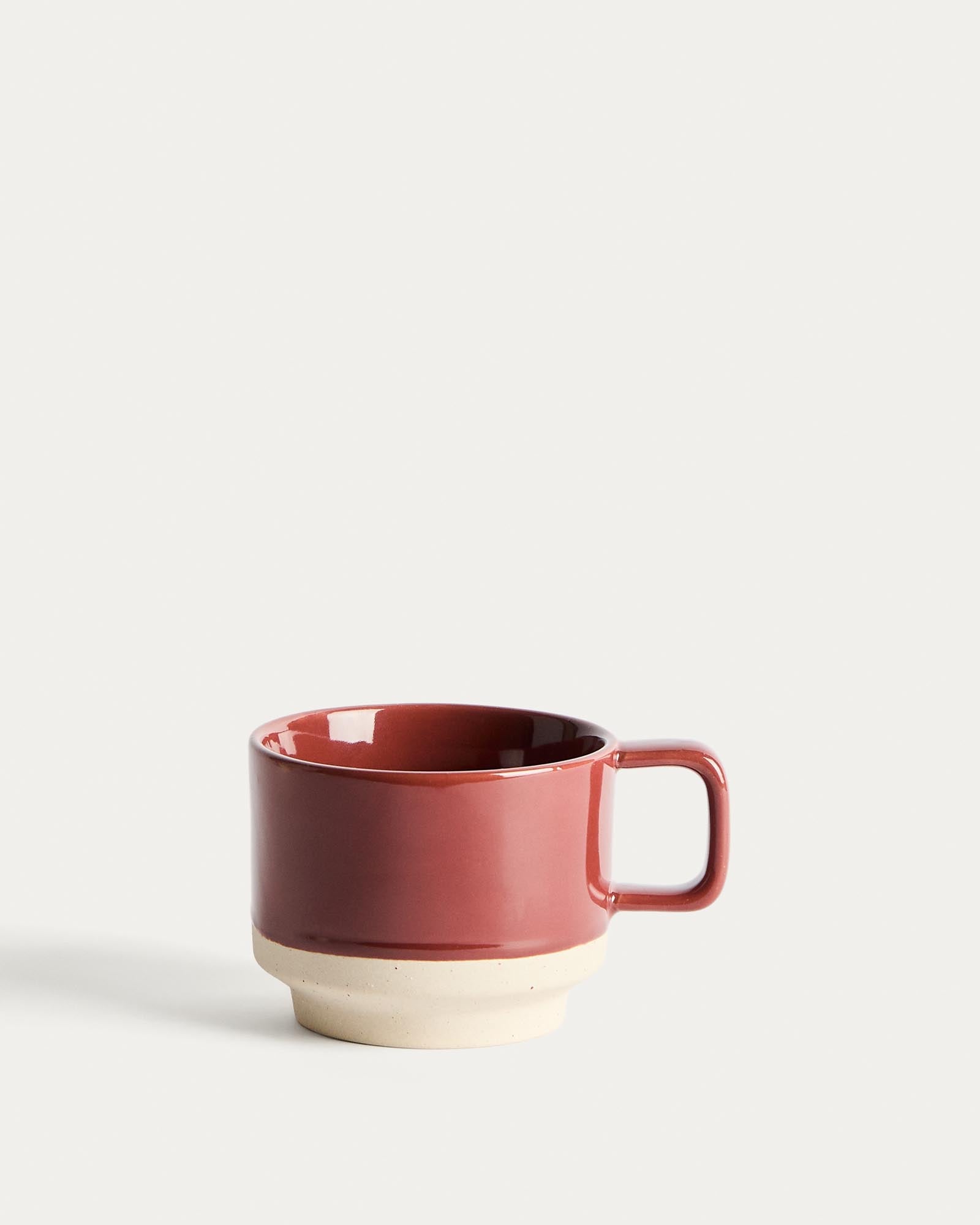 Tasse Doren aus Keramik in Granatrot in Weiss präsentiert im Onlineshop von KAQTU Design AG. Tasse ist von Kave Home